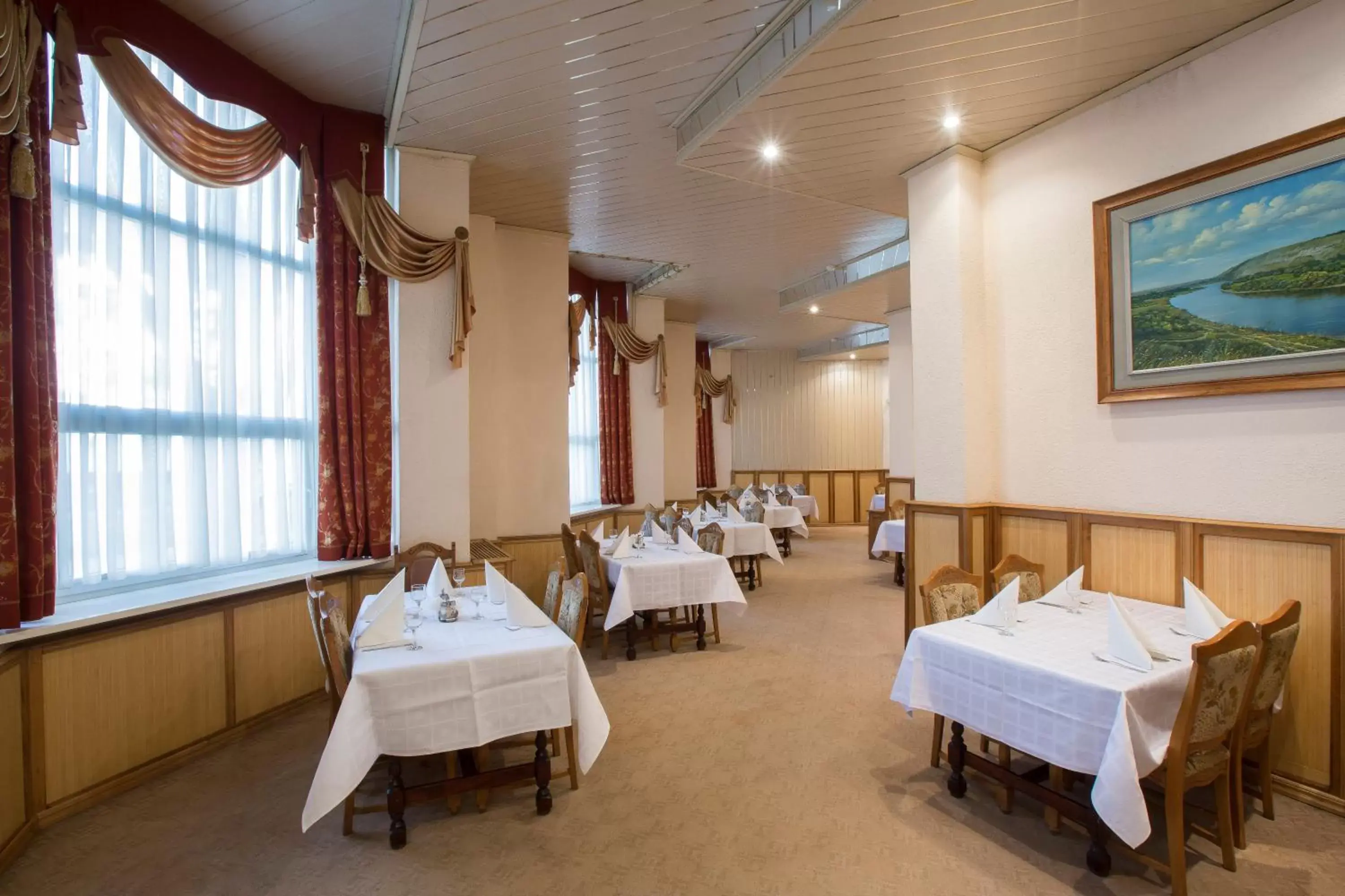 Restaurant/Places to Eat in Dacia Hotel