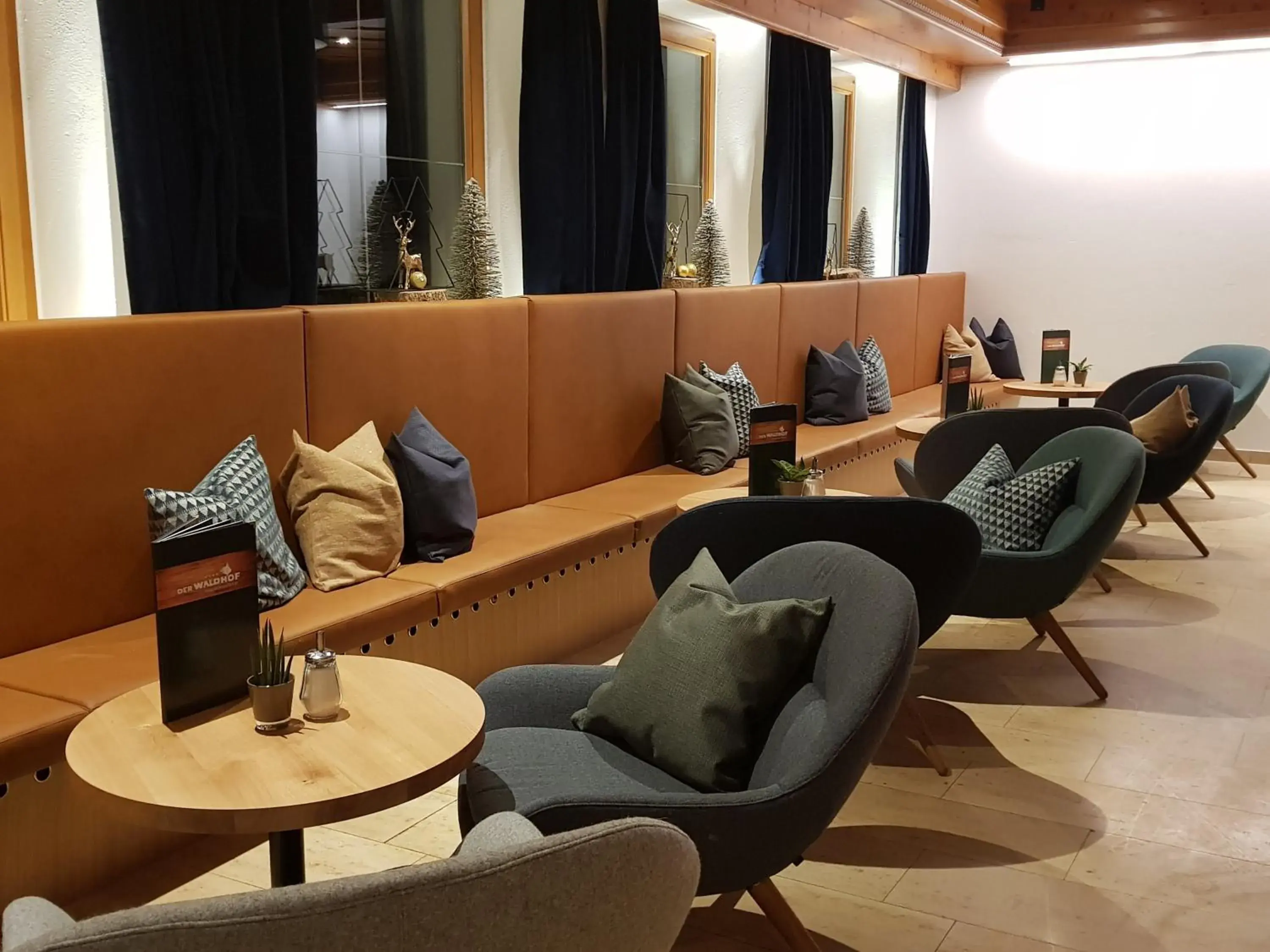 Lounge or bar, Seating Area in Hotel Der Waldhof