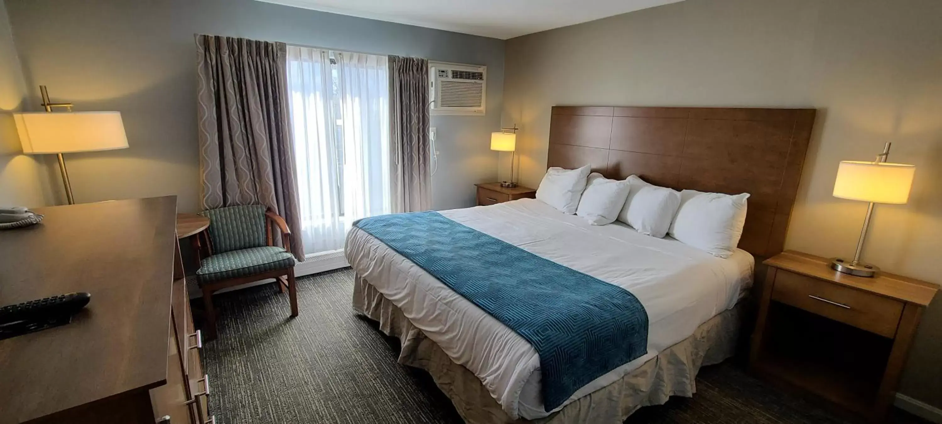 Photo of the whole room, Bed in Hampton Village Inn Photo of the whole room, Bed in Hampton Village Inn