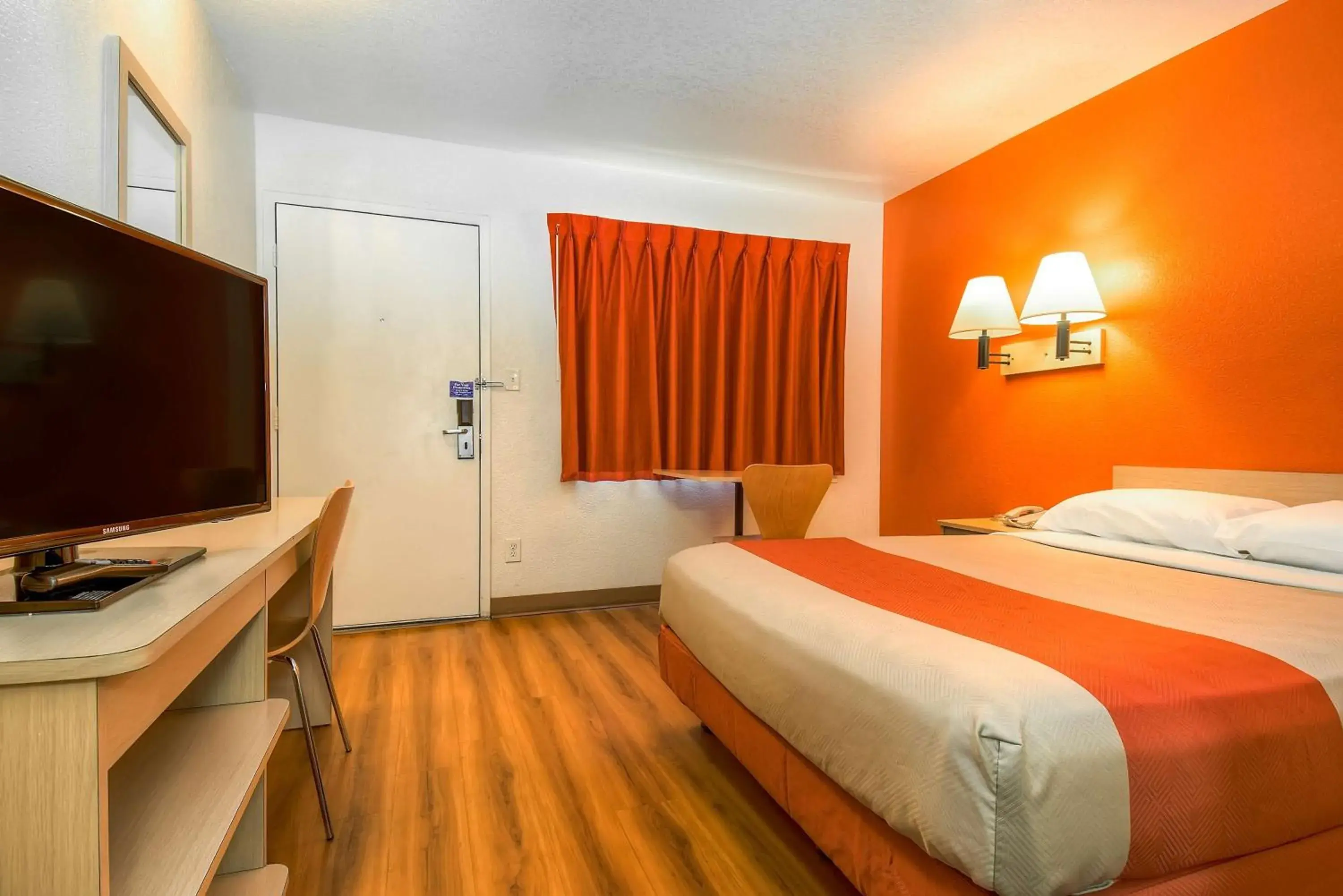 TV and multimedia, Room Photo in Motel 6-Corona, CA