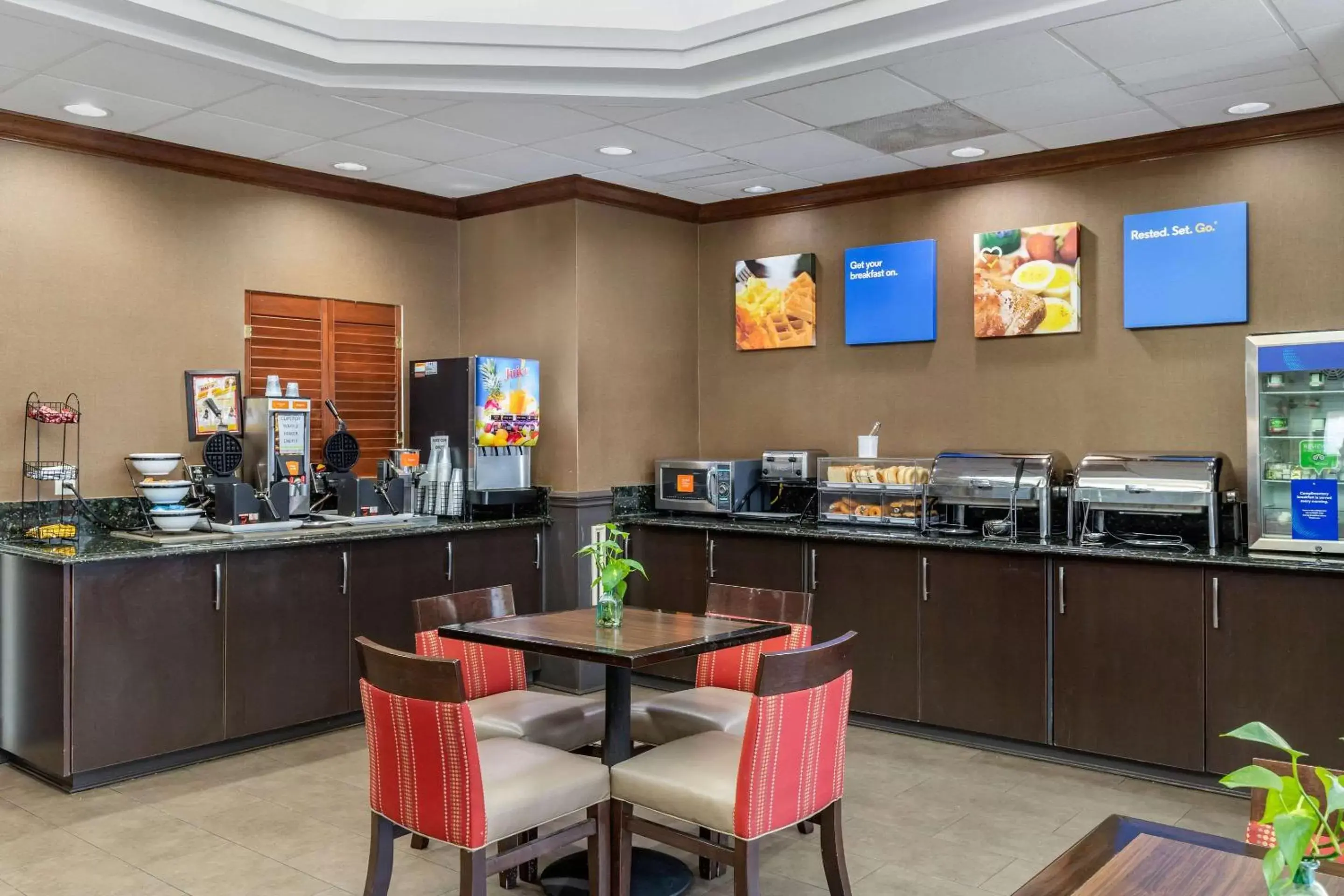 Restaurant/Places to Eat in Comfort Inn Blythewood - North Columbia