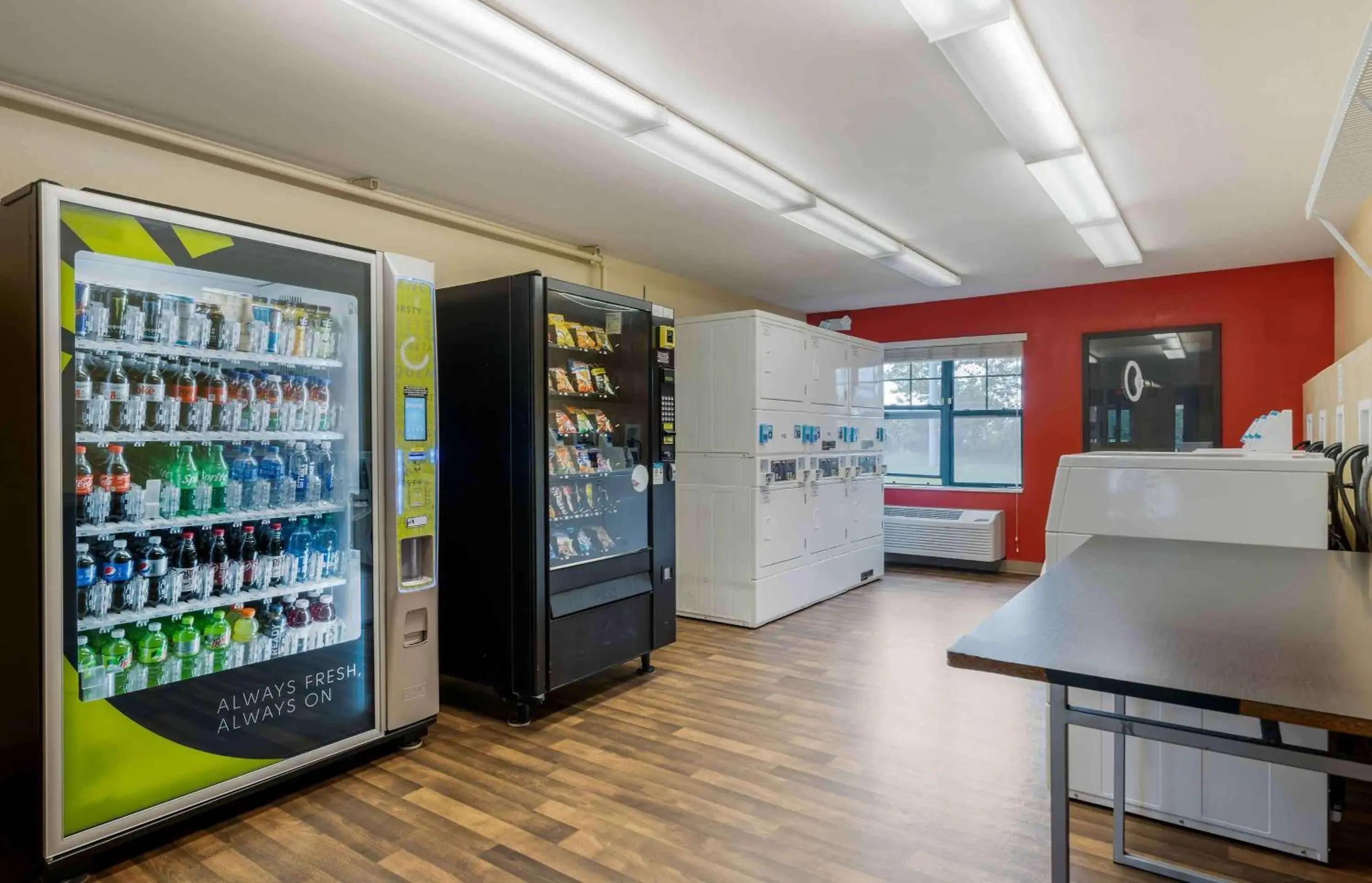 Property building in Extended Stay America Suites - Chicago - Gurnee Property building in Extended Stay America Suites - Chicago - Gurnee