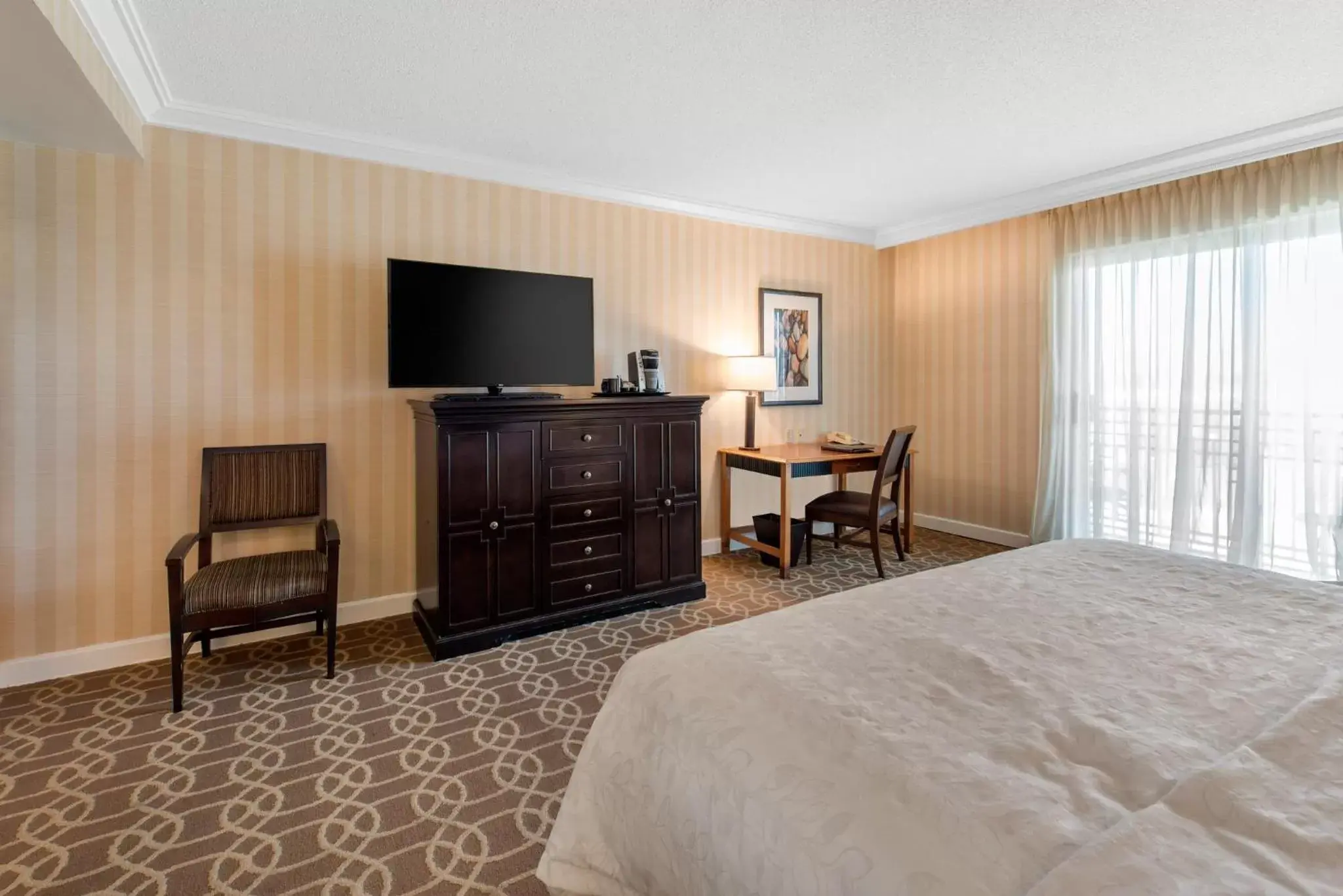 Photo of the whole room, TV/Entertainment Center in Omni Interlocken Hotel