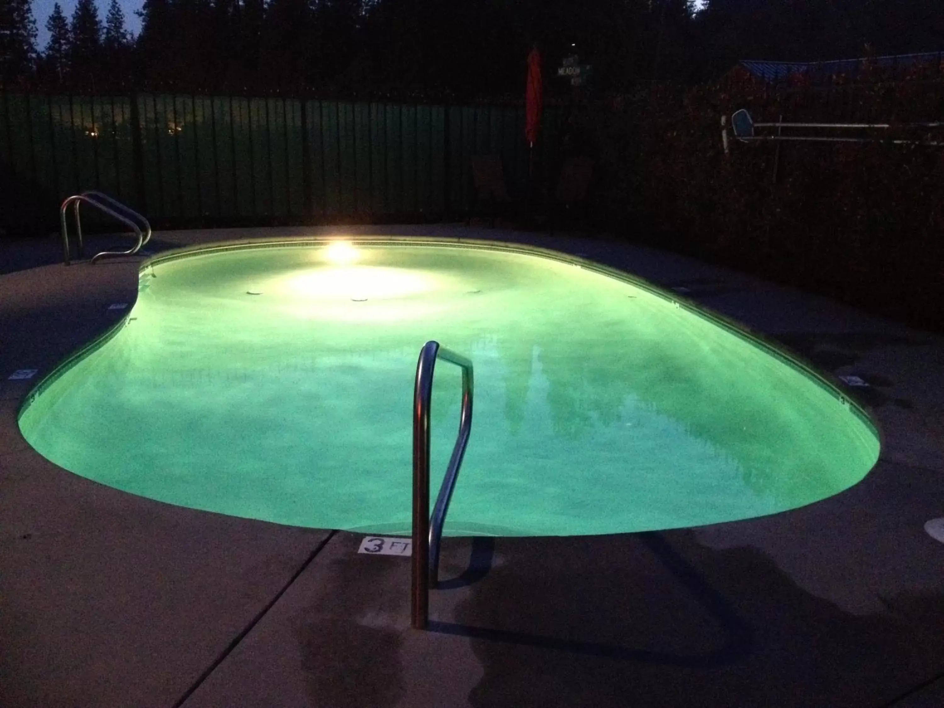 Swimming Pool in Wildwood Inn