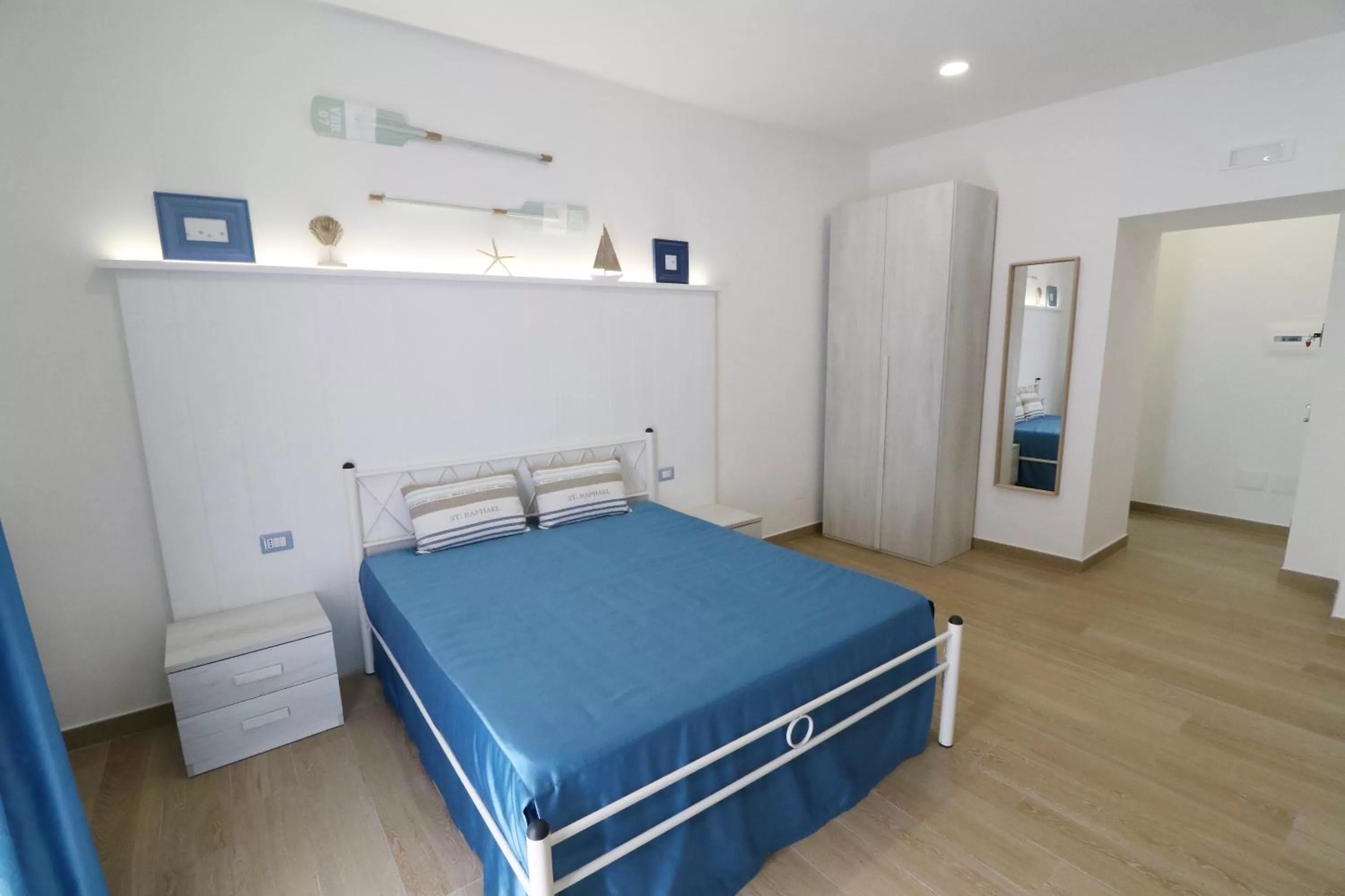 Property building, Bed in Antica Capri