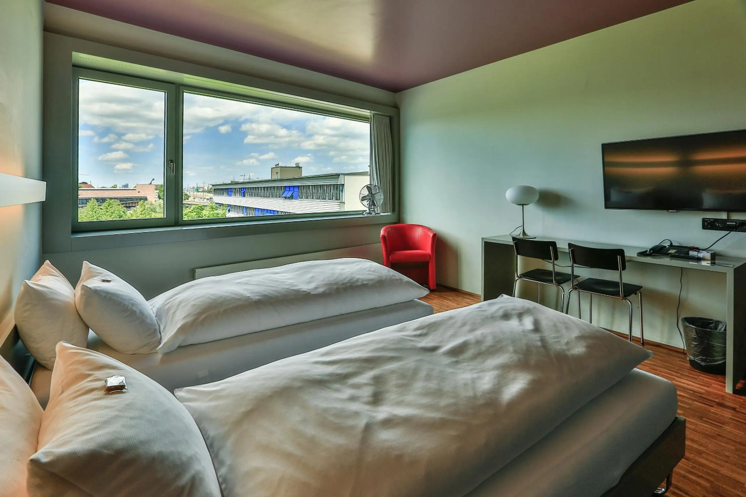 Photo of the whole room in Dasbreitehotel am Rhein