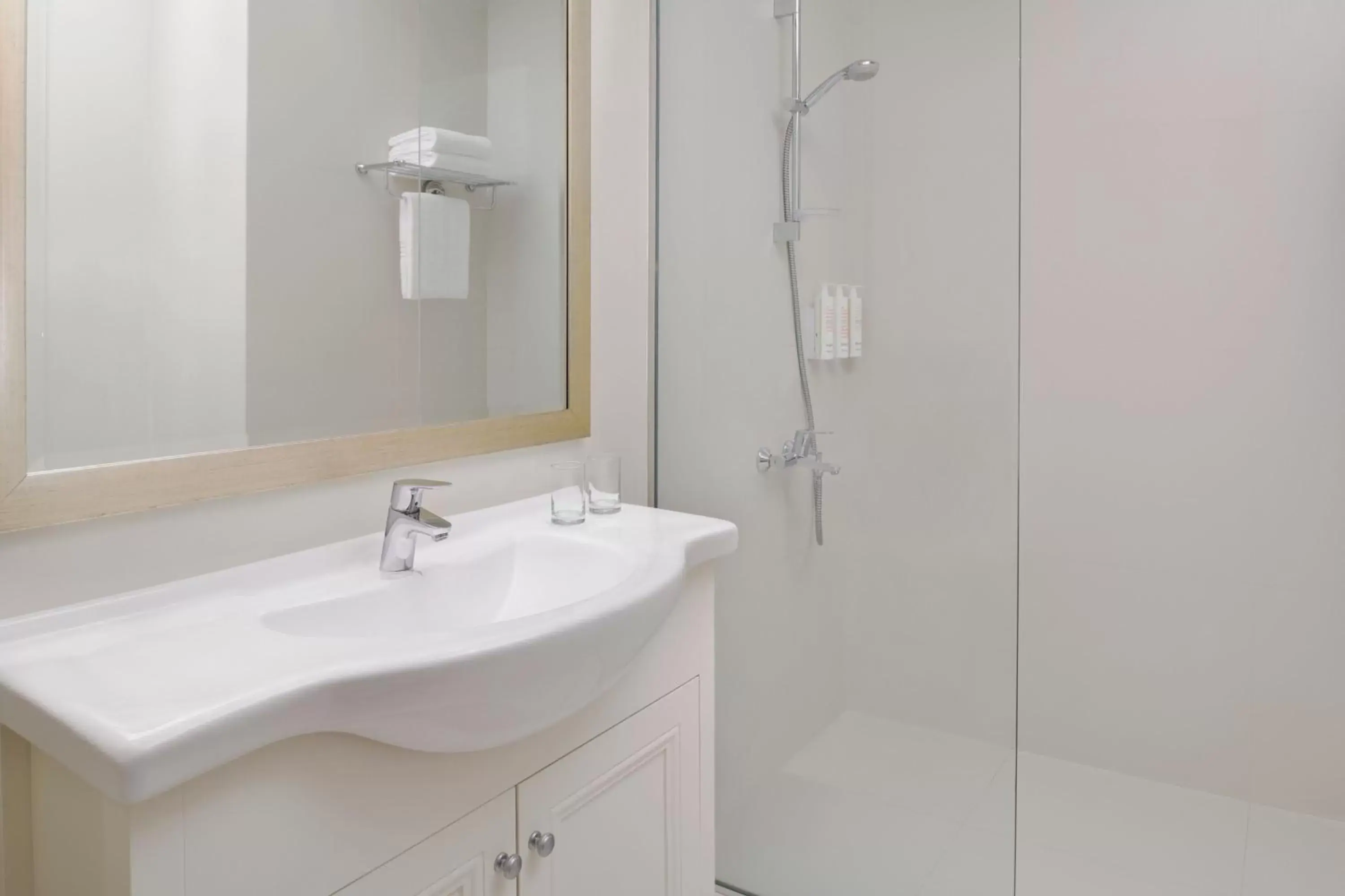 Bathroom in Delta Hotels by Marriott Dubai Investment Park