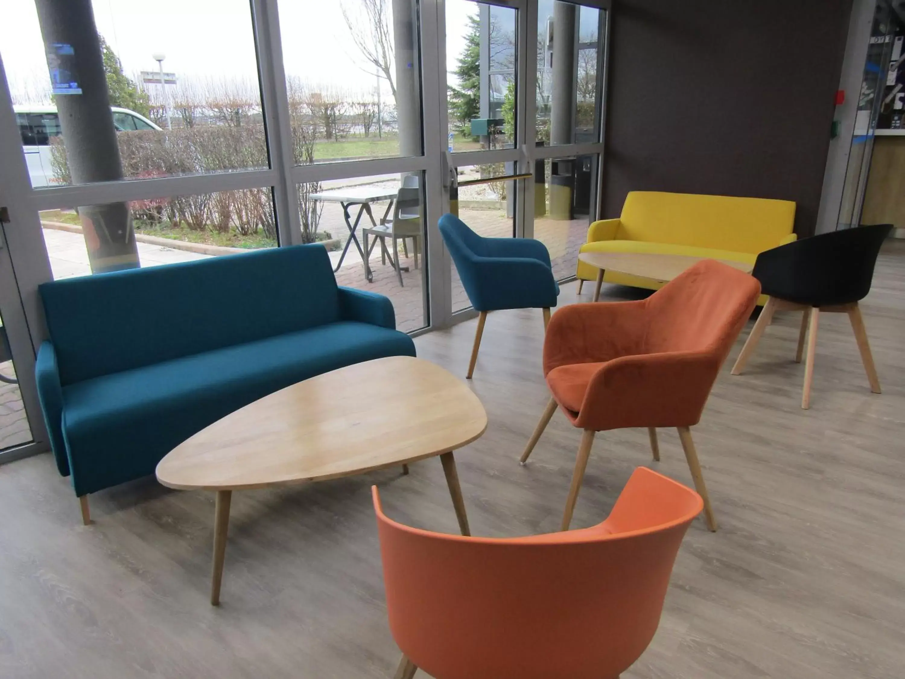 Lobby or reception, Seating Area in Comfort Hotel Aeroport Lyon St Exupery