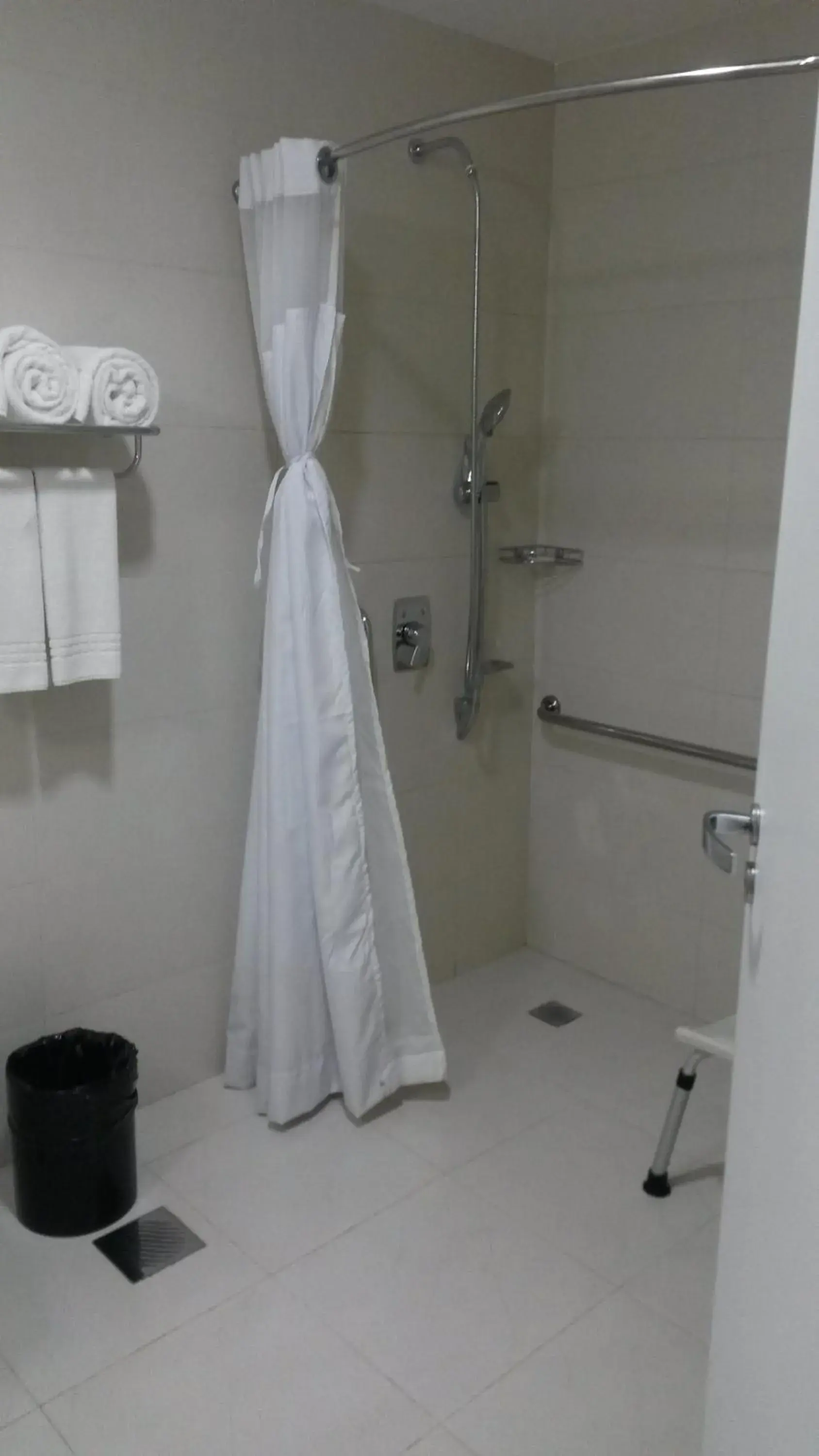 Bathroom in Holiday Inn Express Belem Ananindeua, an IHG Hotel