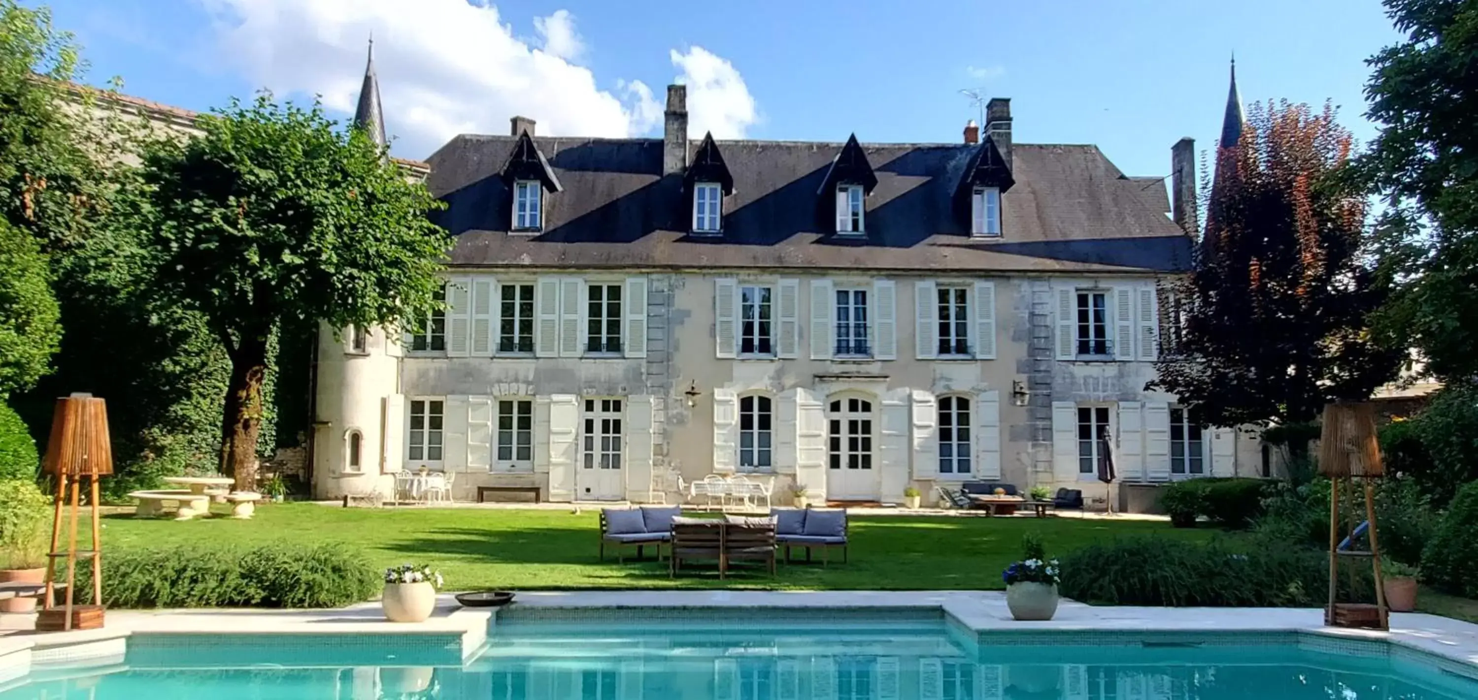 Garden, Property Building in Logis des Tourelles