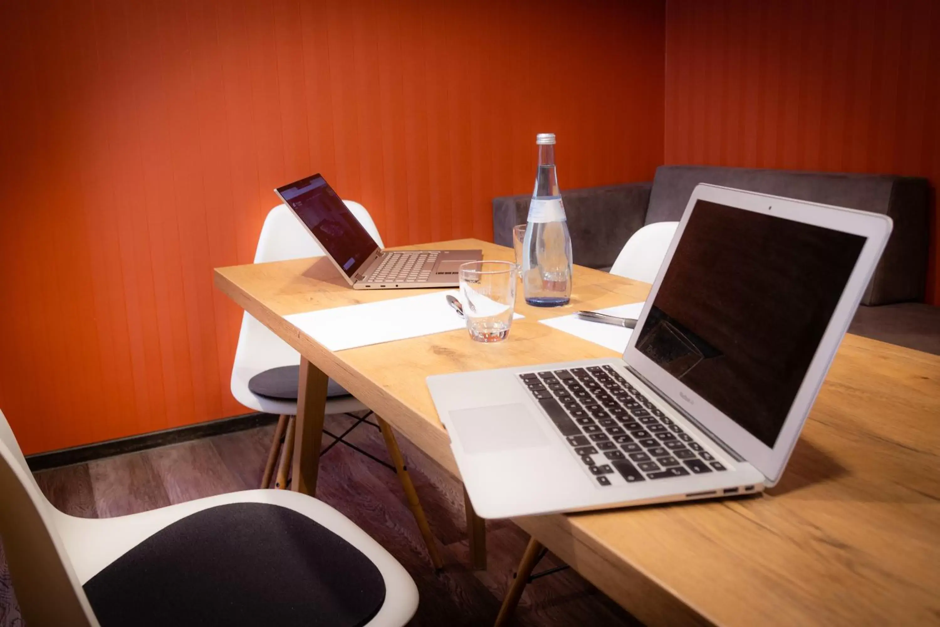 Seating area, Business Area/Conference Room in Hotel Azenberg