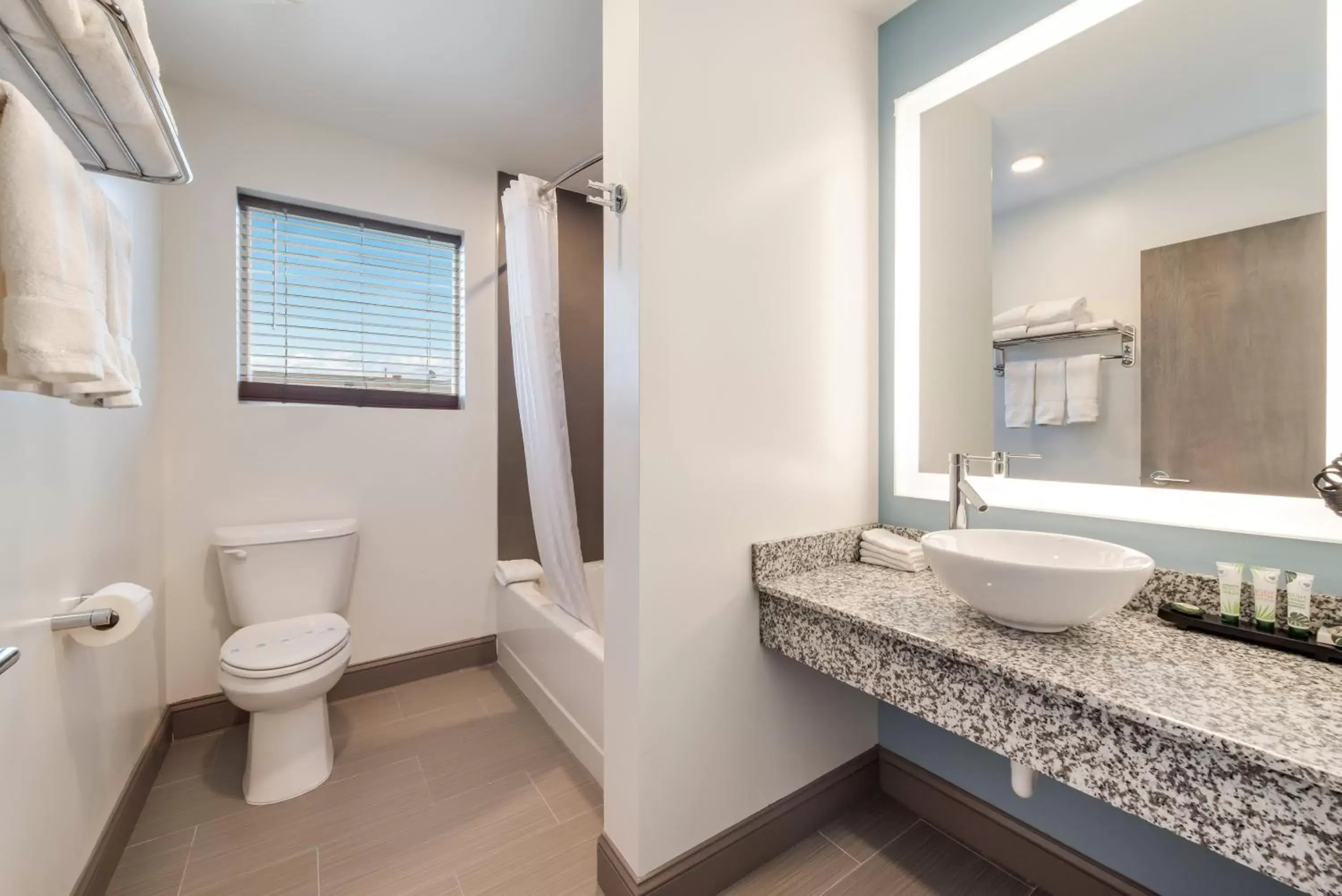 Bathroom in Le Voyageur - a Red Collection Hotel