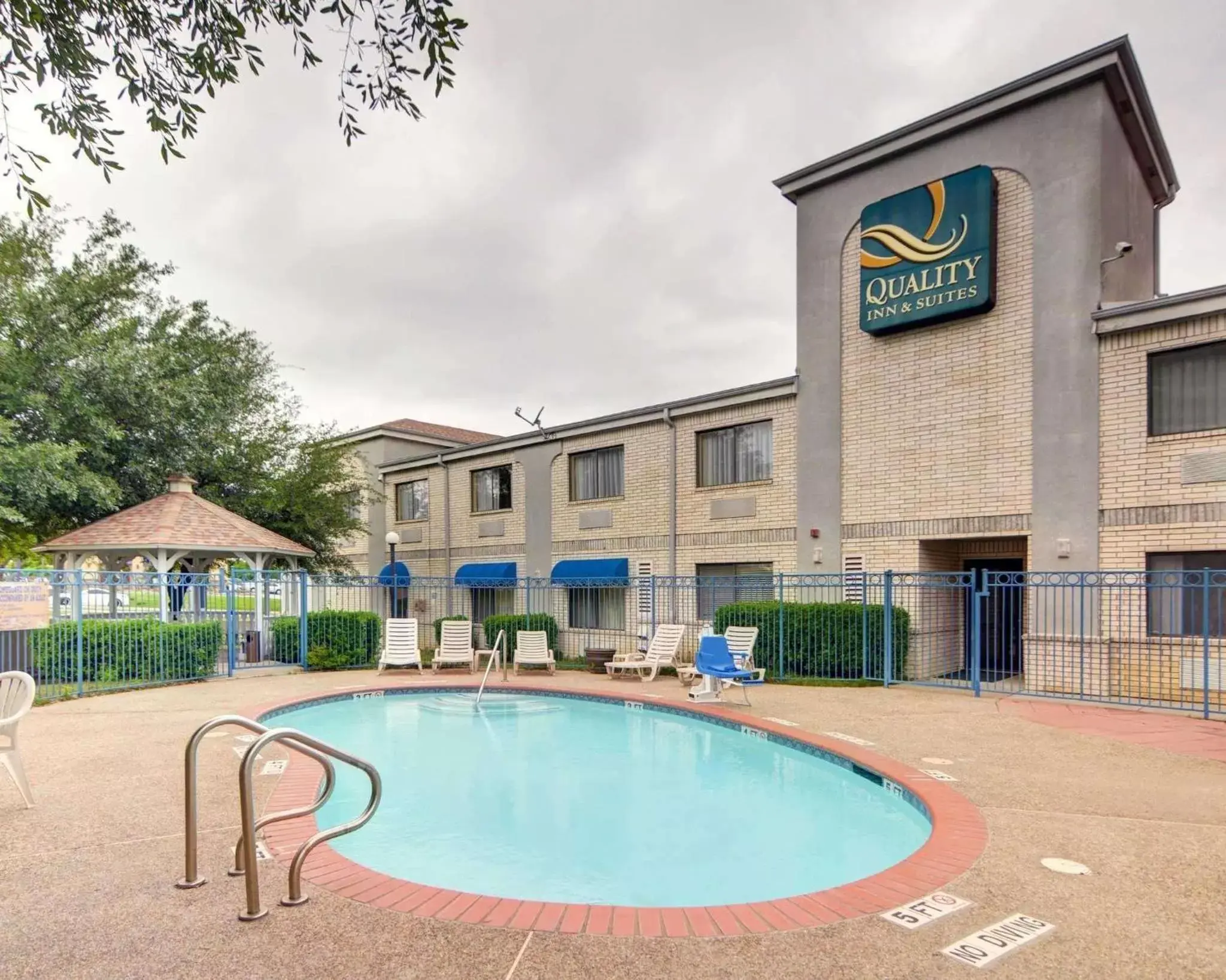 On site, Property Building in Quality Inn & Suites Grand Prairie