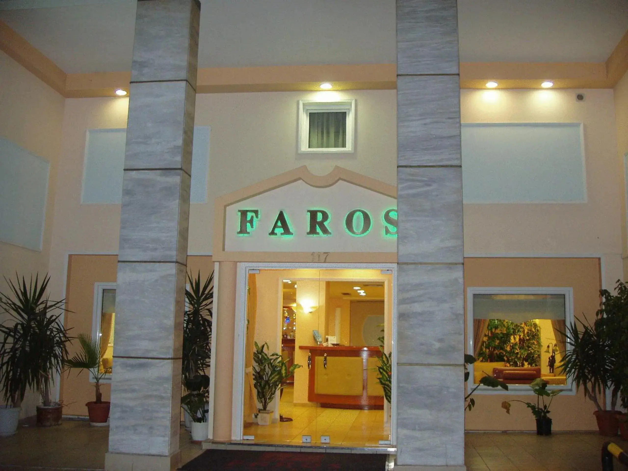 Facade/entrance in Faros II