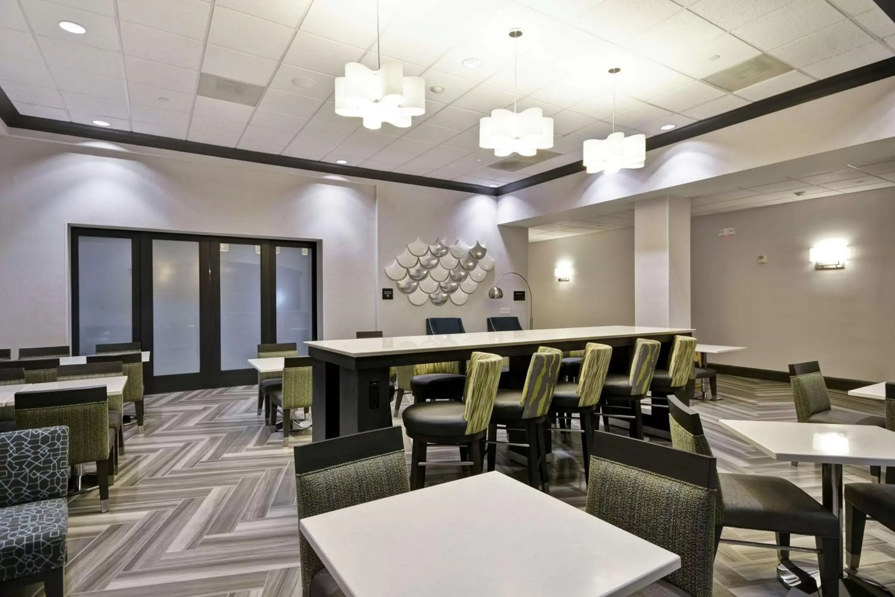 Dining area, Restaurant/Places to Eat in Hampton Inn & Suites Los Angeles Burbank Airport