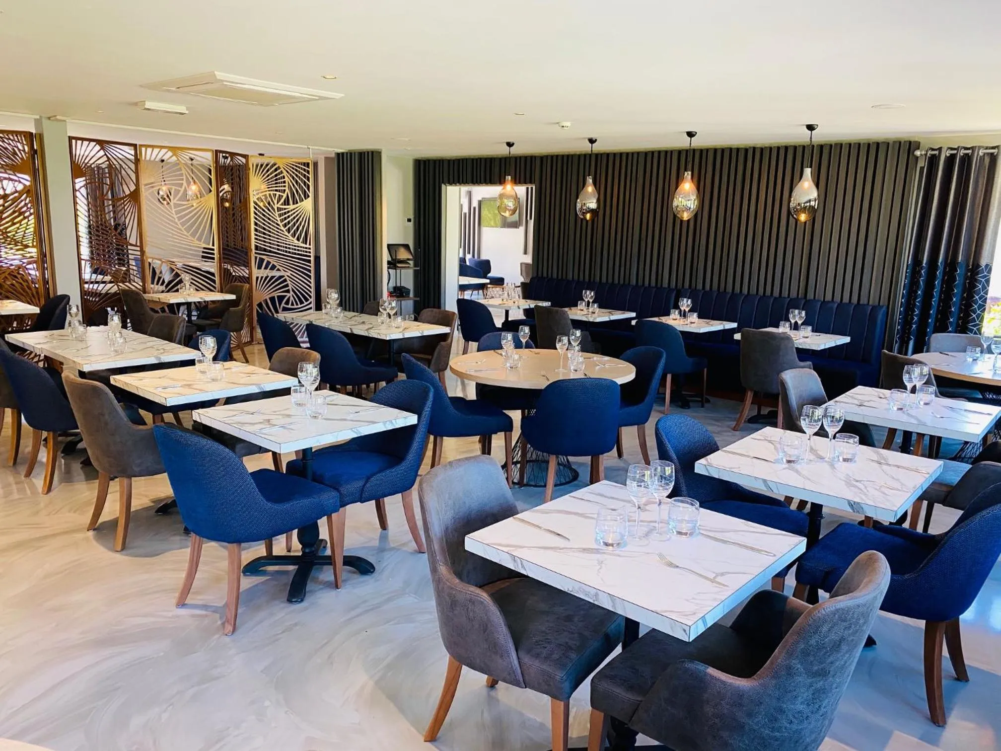 Restaurant/places to eat in Kyriad Hotel Meaux