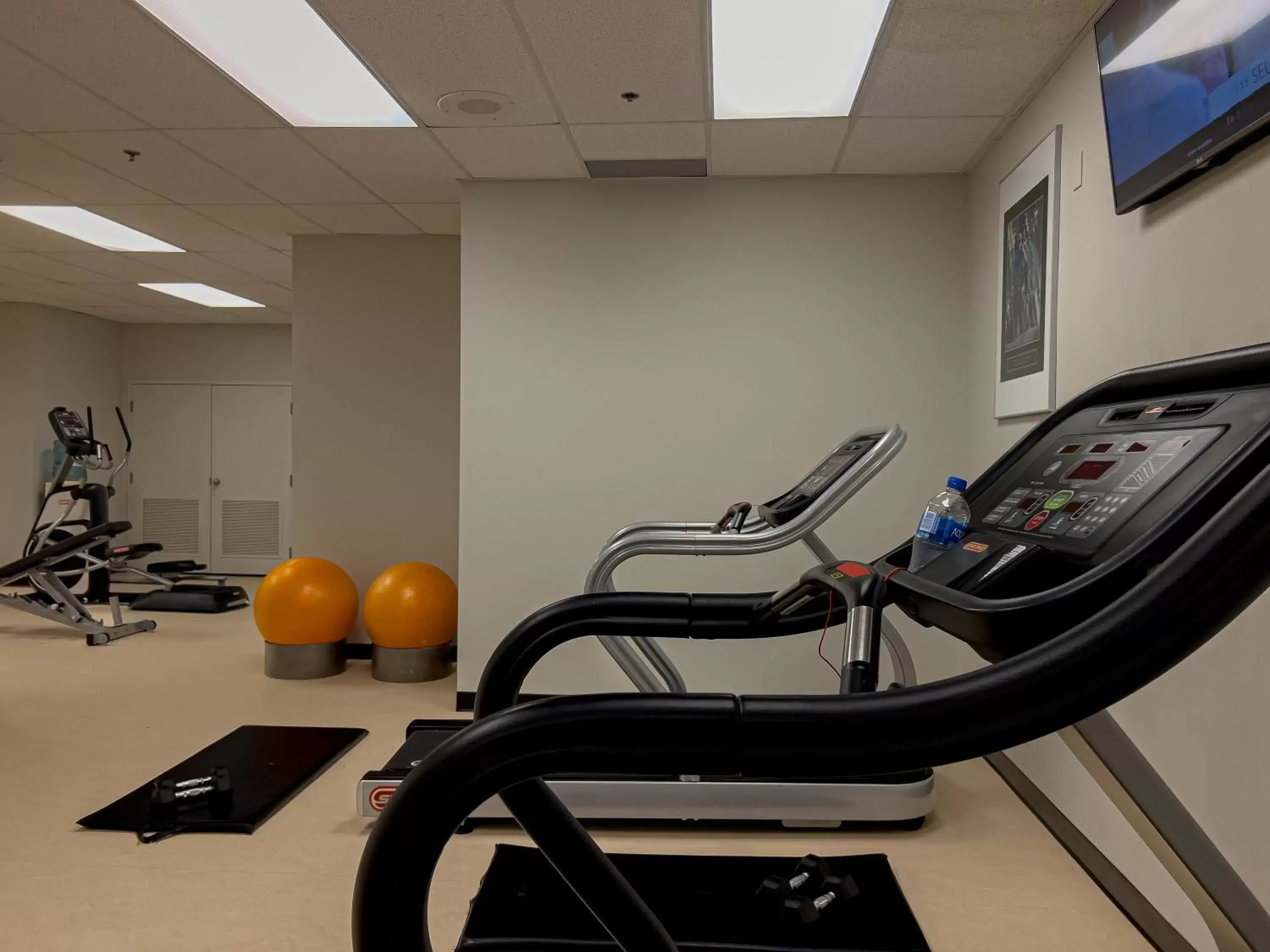 Fitness centre/facilities, Fitness Center/Facilities in Coast Chilliwack Hotel by APA