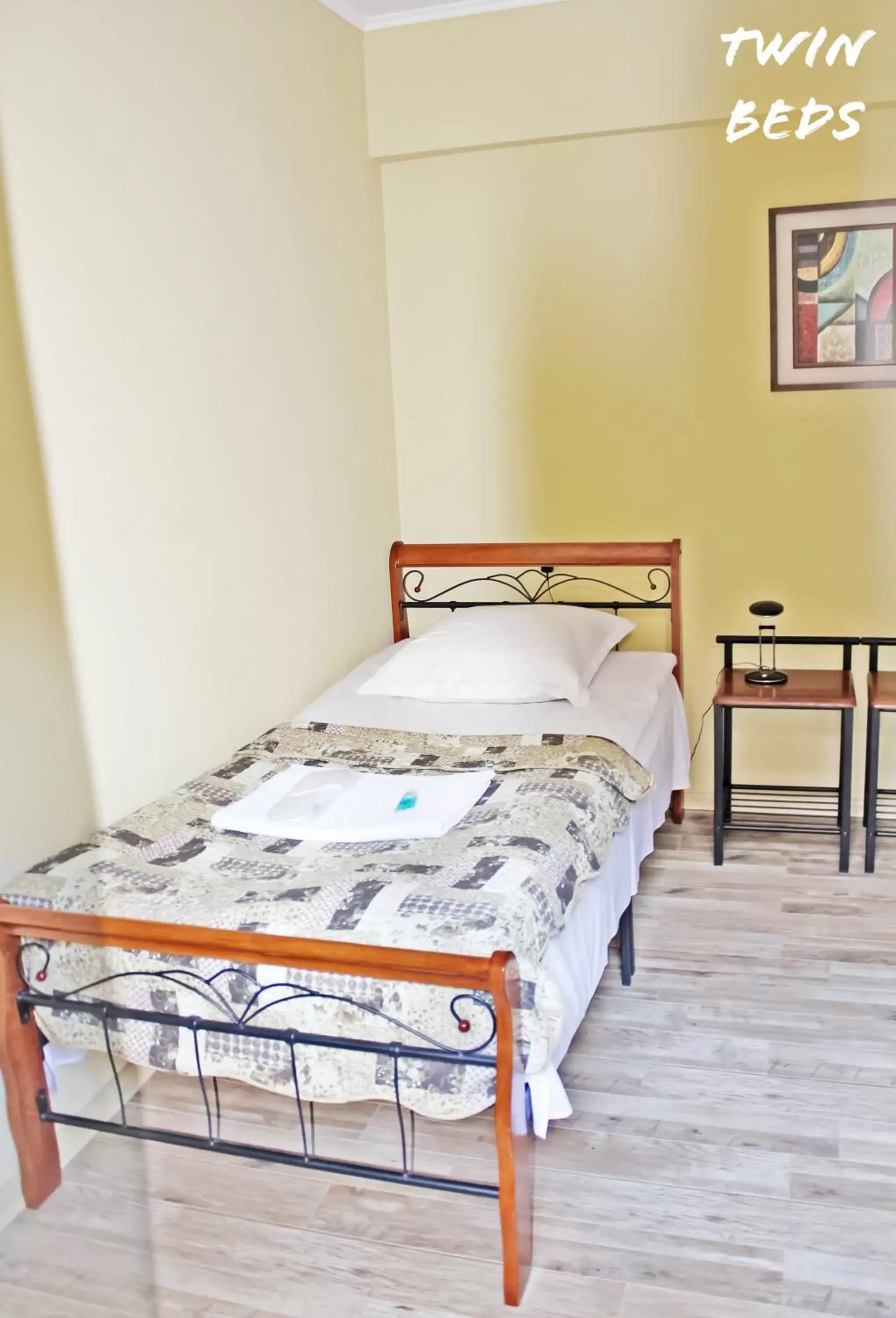 Twin Room with Shared Bathroom in Hotel Alaverdi Palace Twin Room with Shared Bathroom in Hotel Alaverdi Palace