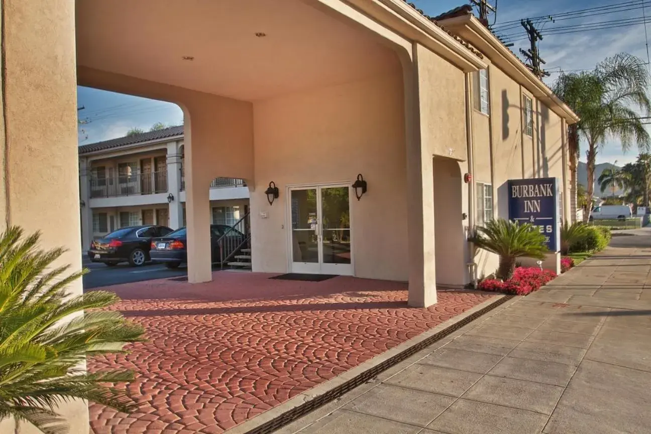 Facade/entrance, Property Building in Burbank Inn and Suites