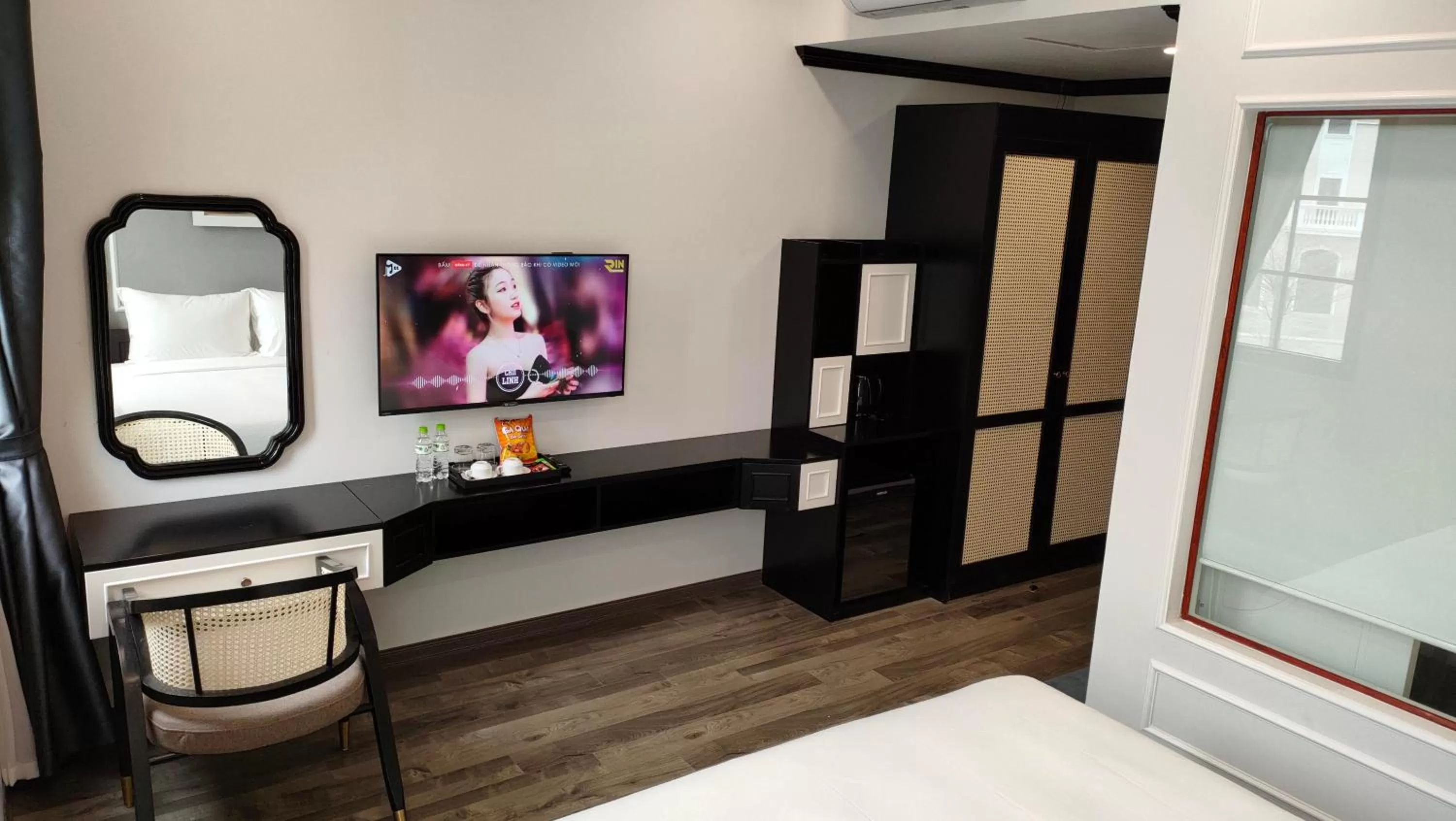 Communal lounge/ TV room in Halong Lavender Hotel