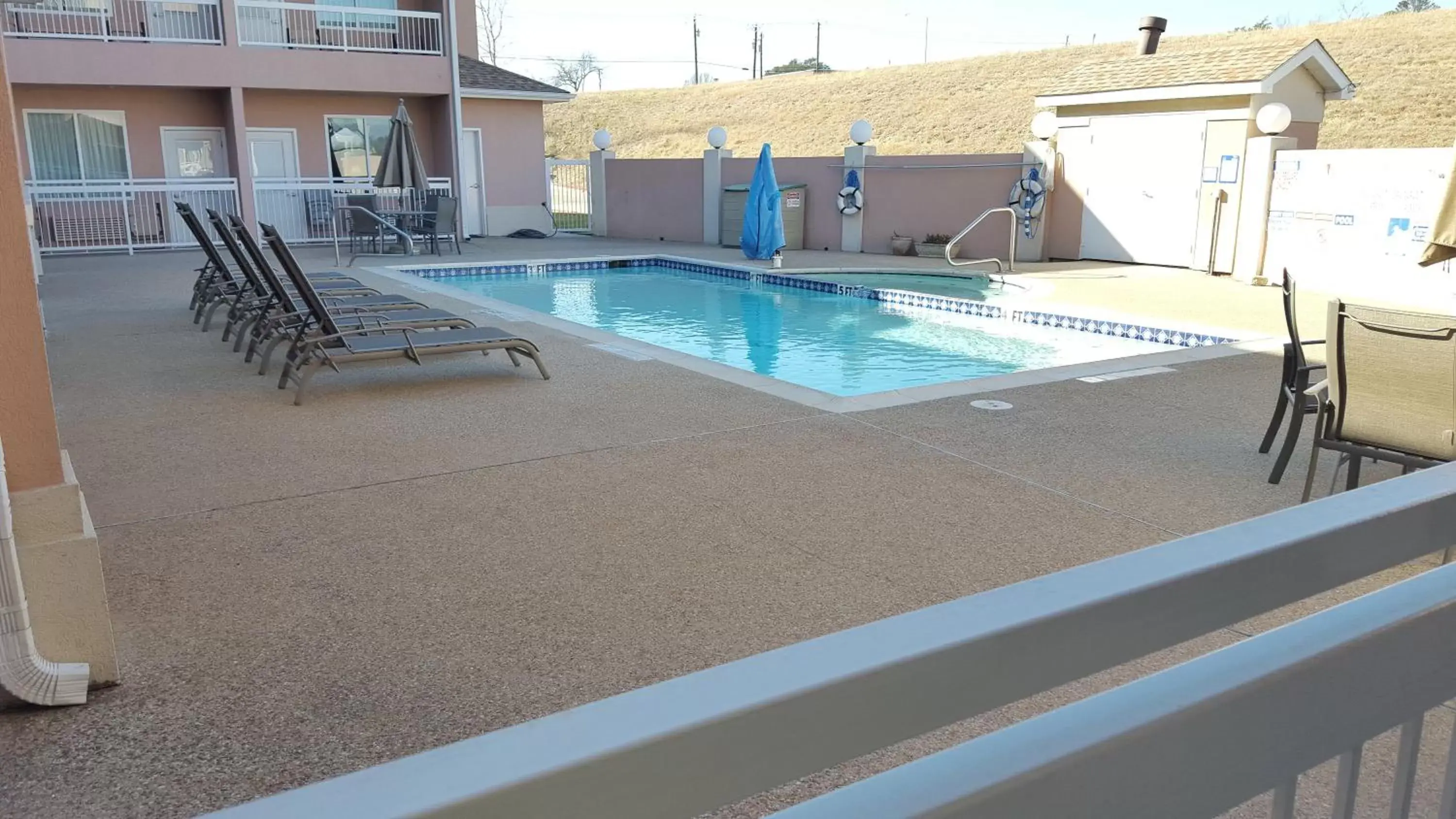 Swimming Pool in Country Inn & Suites by Radisson, Fort Worth West l-30 NAS JRB