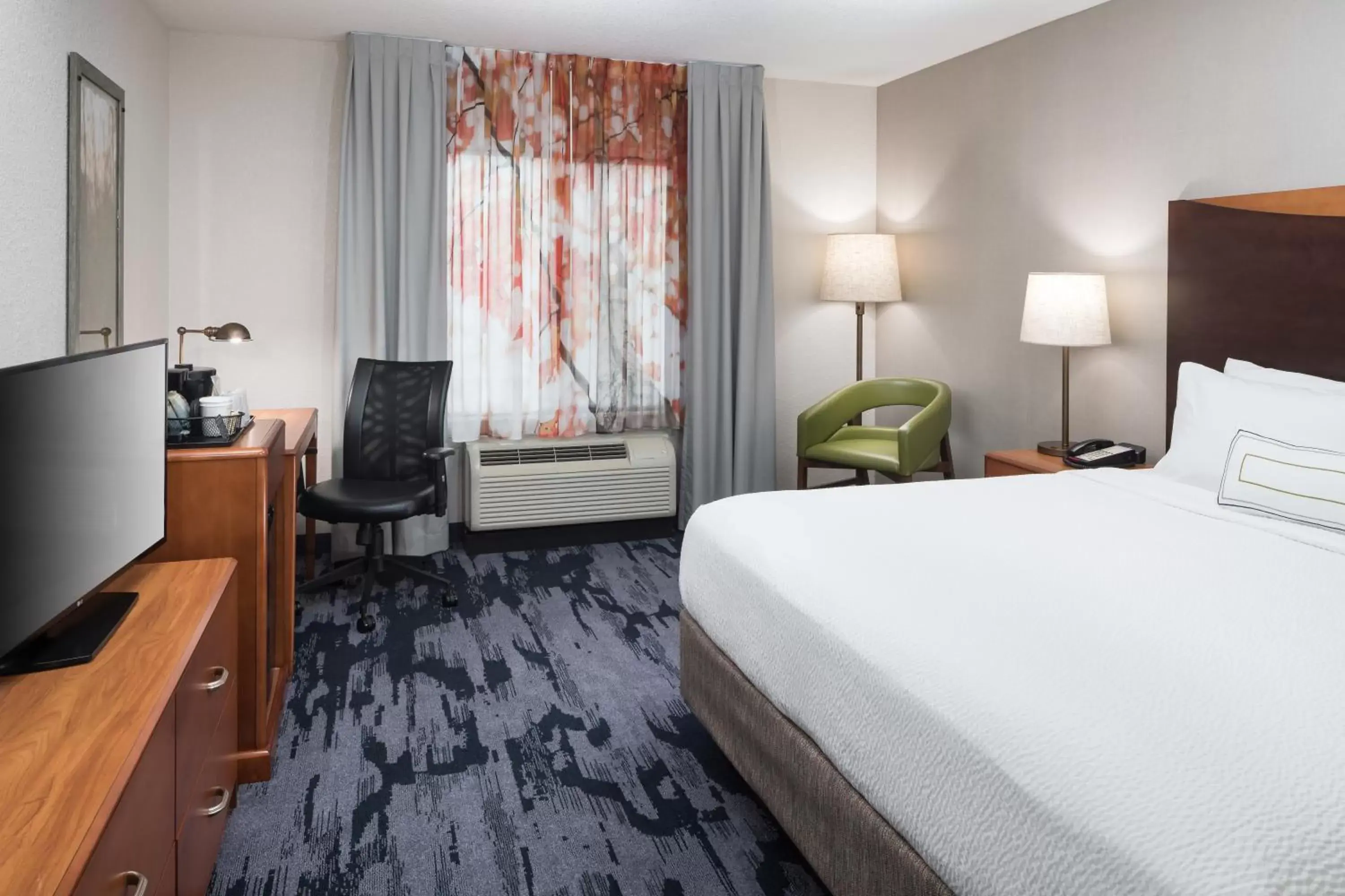 Bed in Fairfield Inn & Suites Kansas City Overland Park