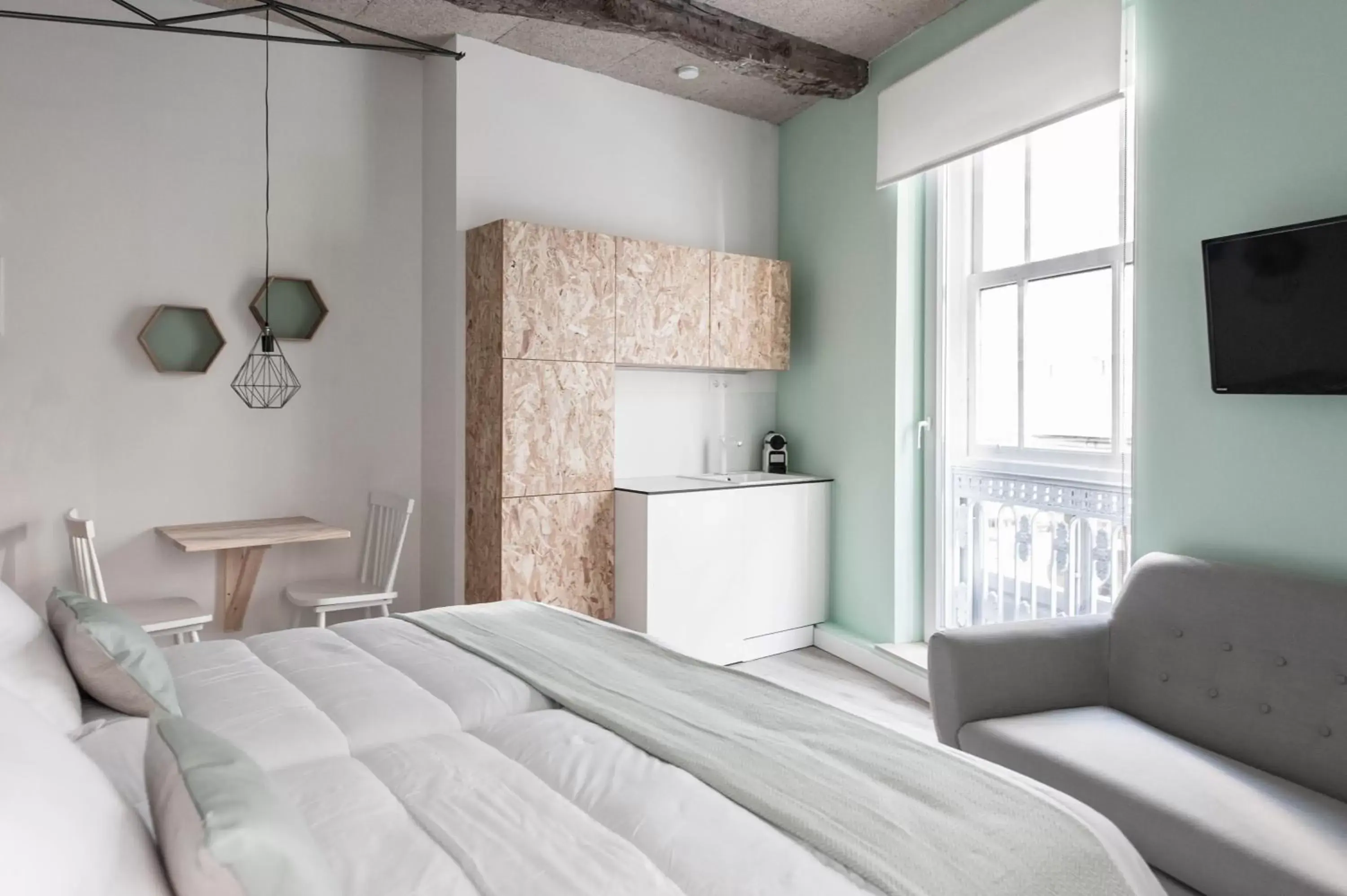 Kitchen or kitchenette, Bed in Urban Suite Santander