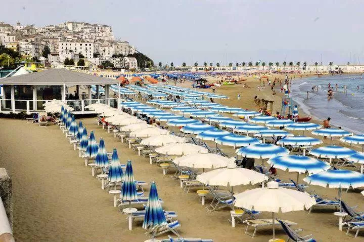 Beach in B&B La Maison del Borgo