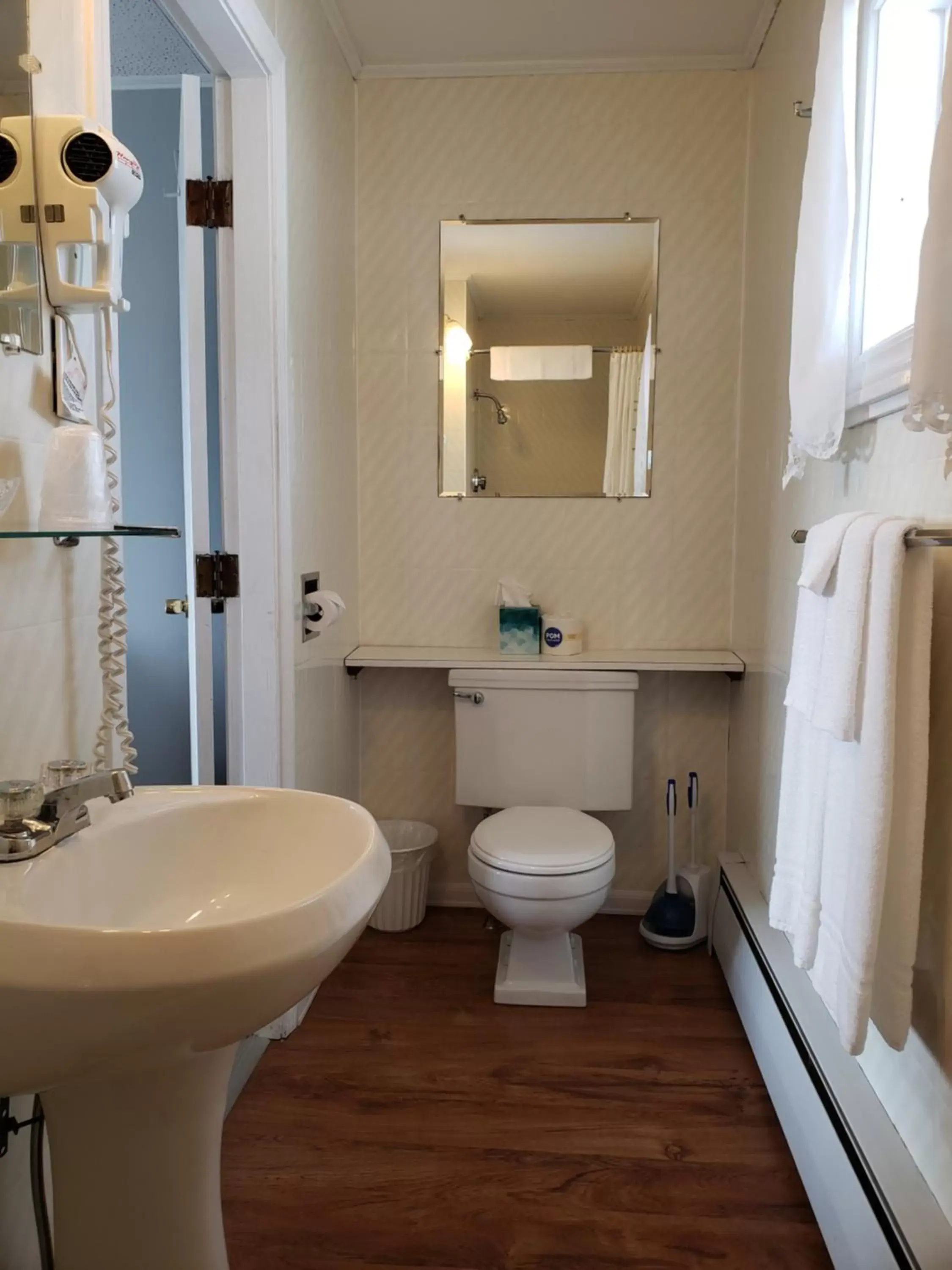 Double Room - Pet Friendly in The Eastland Motel Double Room - Pet Friendly in The Eastland Motel