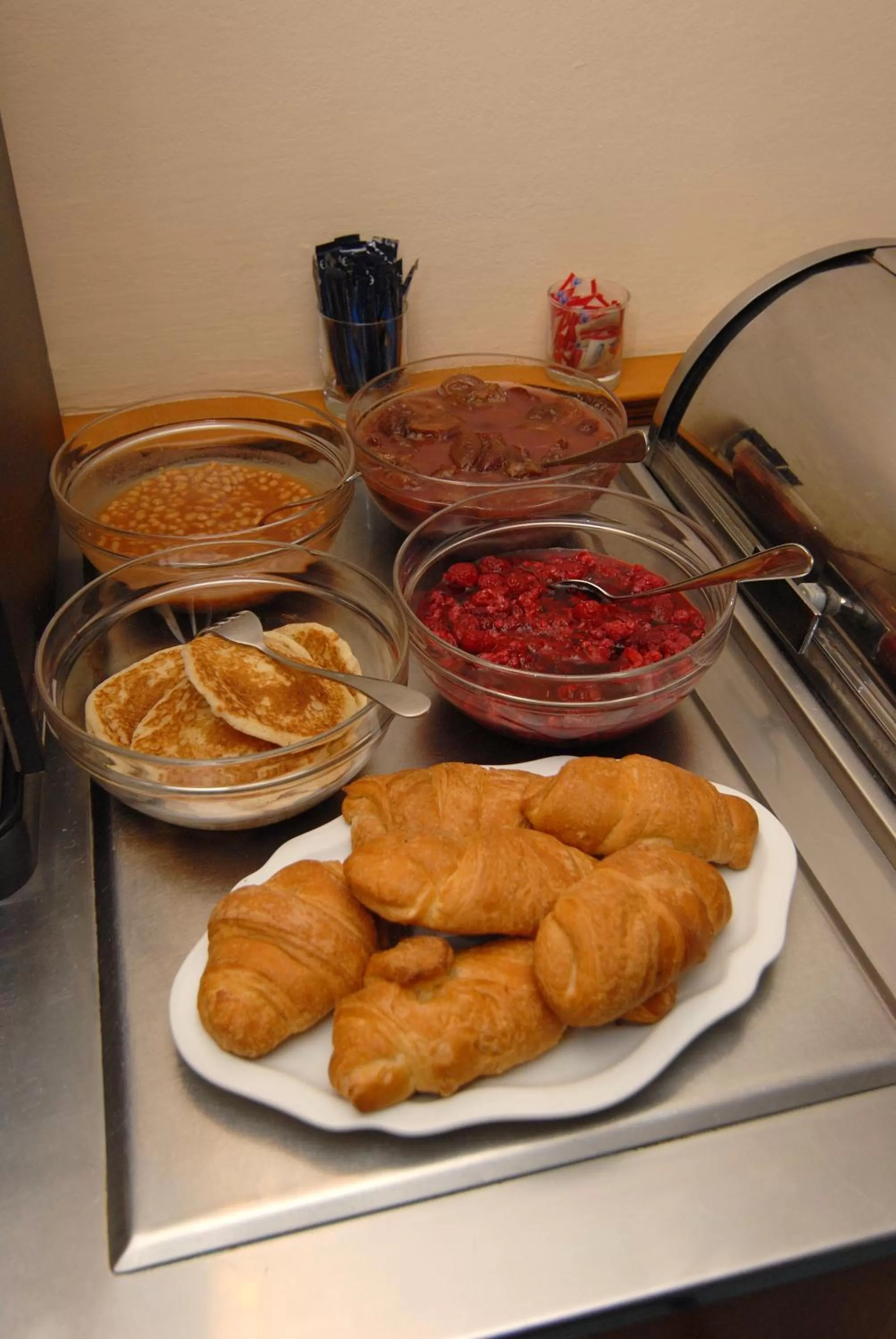 Restaurant/places to eat in Hotel Opera