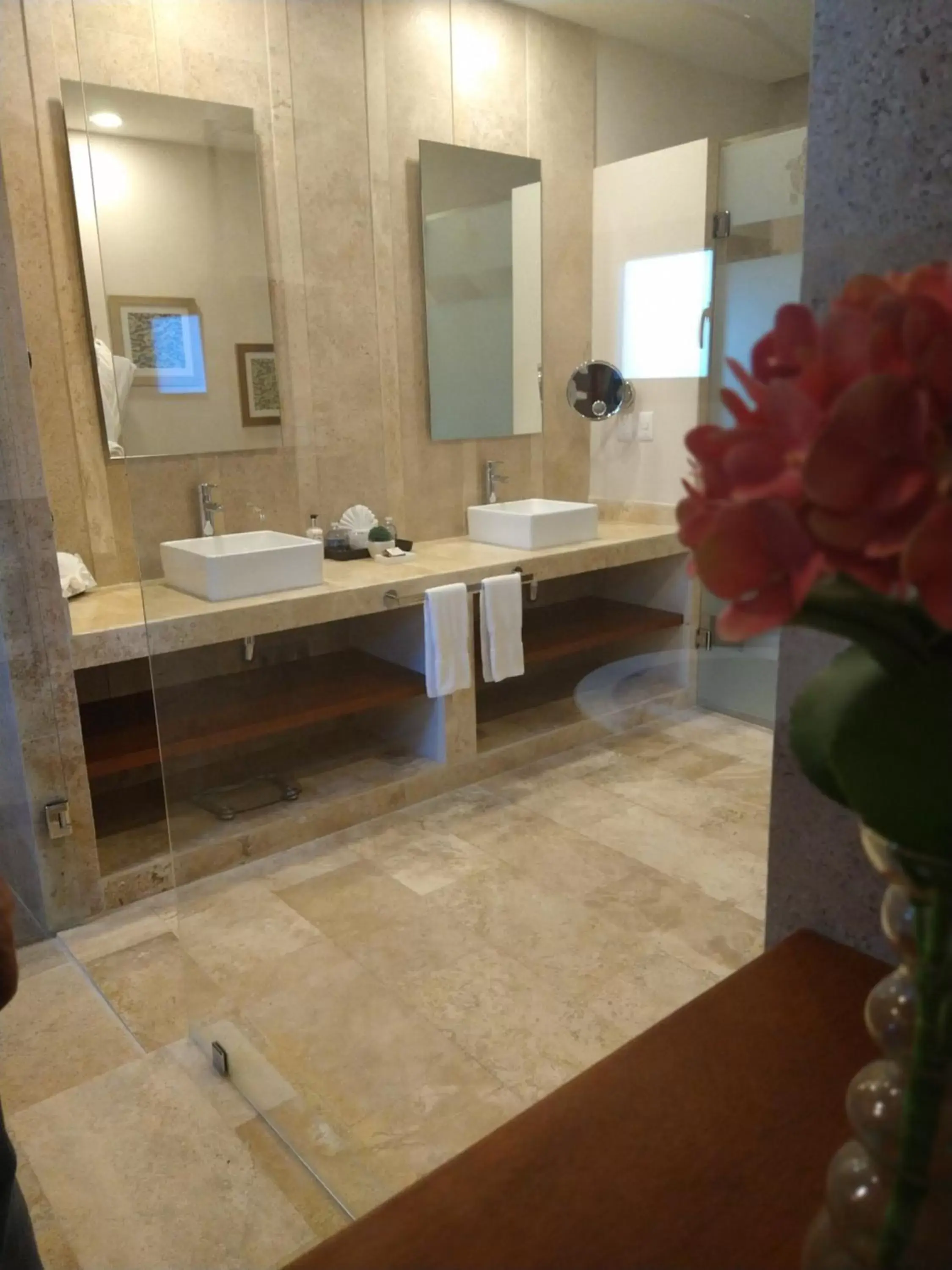 Bathroom in Xaha Villas Suites & Golf Resort