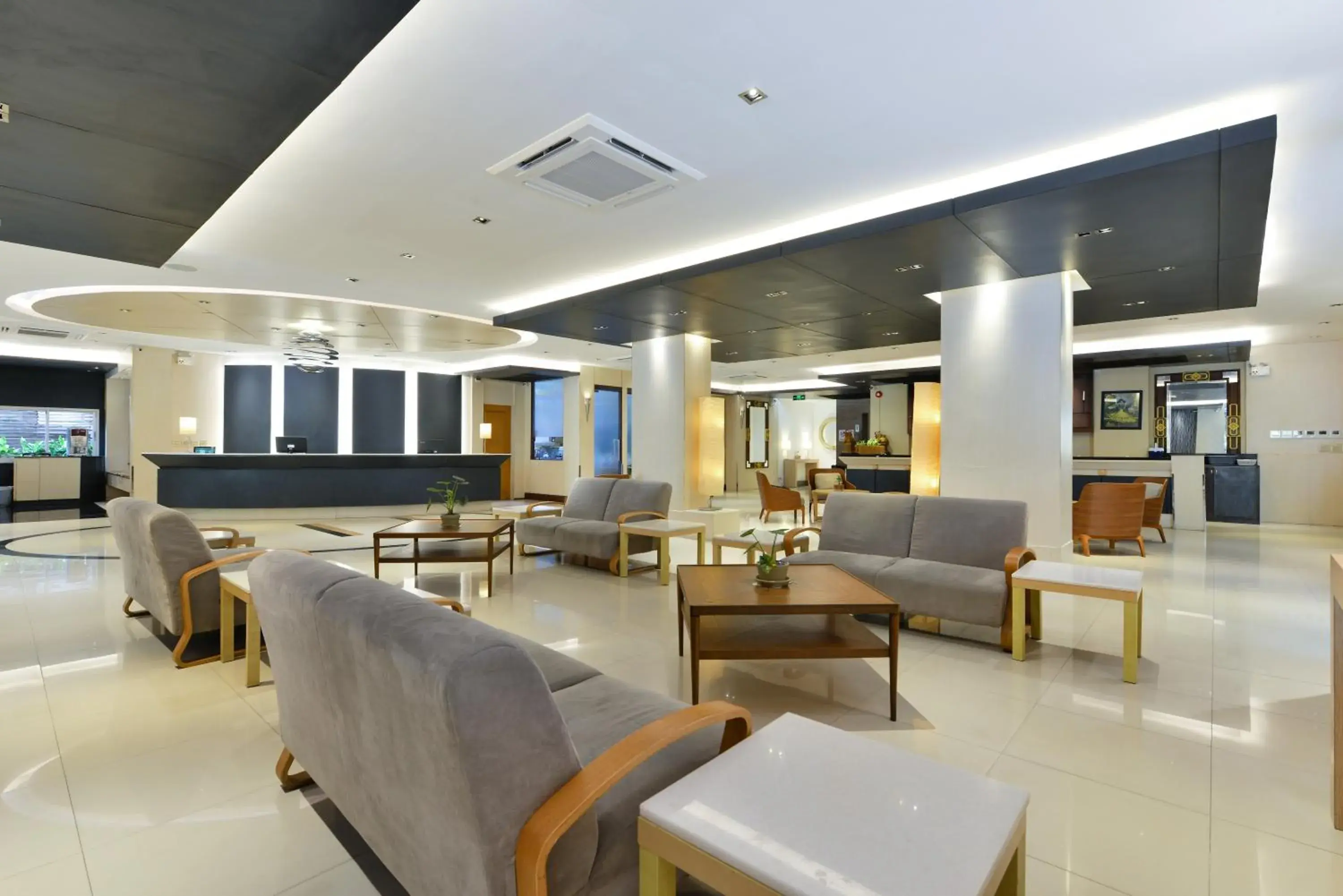 Lobby or reception, Lounge/Bar in Royal View Resort - Rang Nam