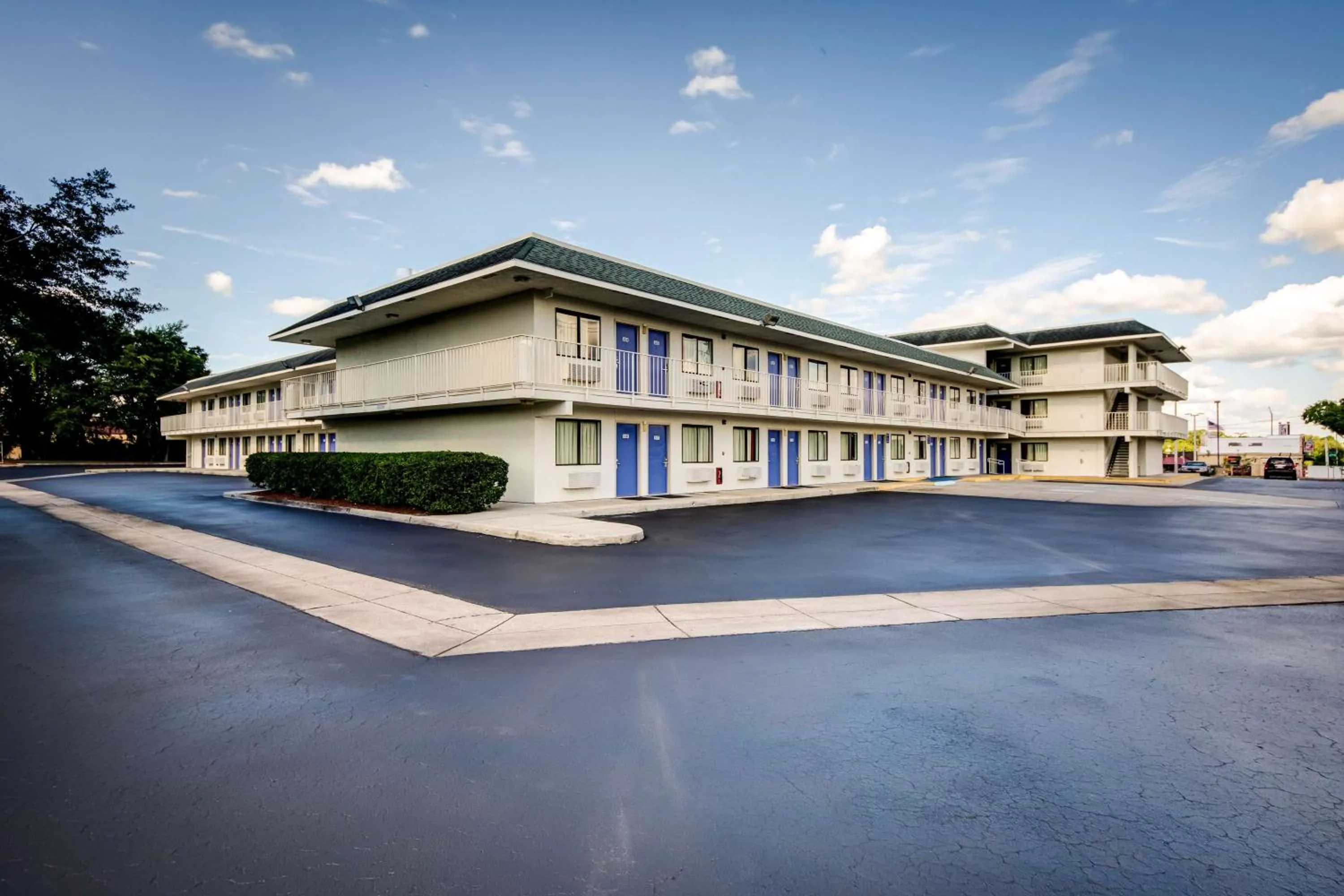 Property building in Motel 6-Lakeland, FL