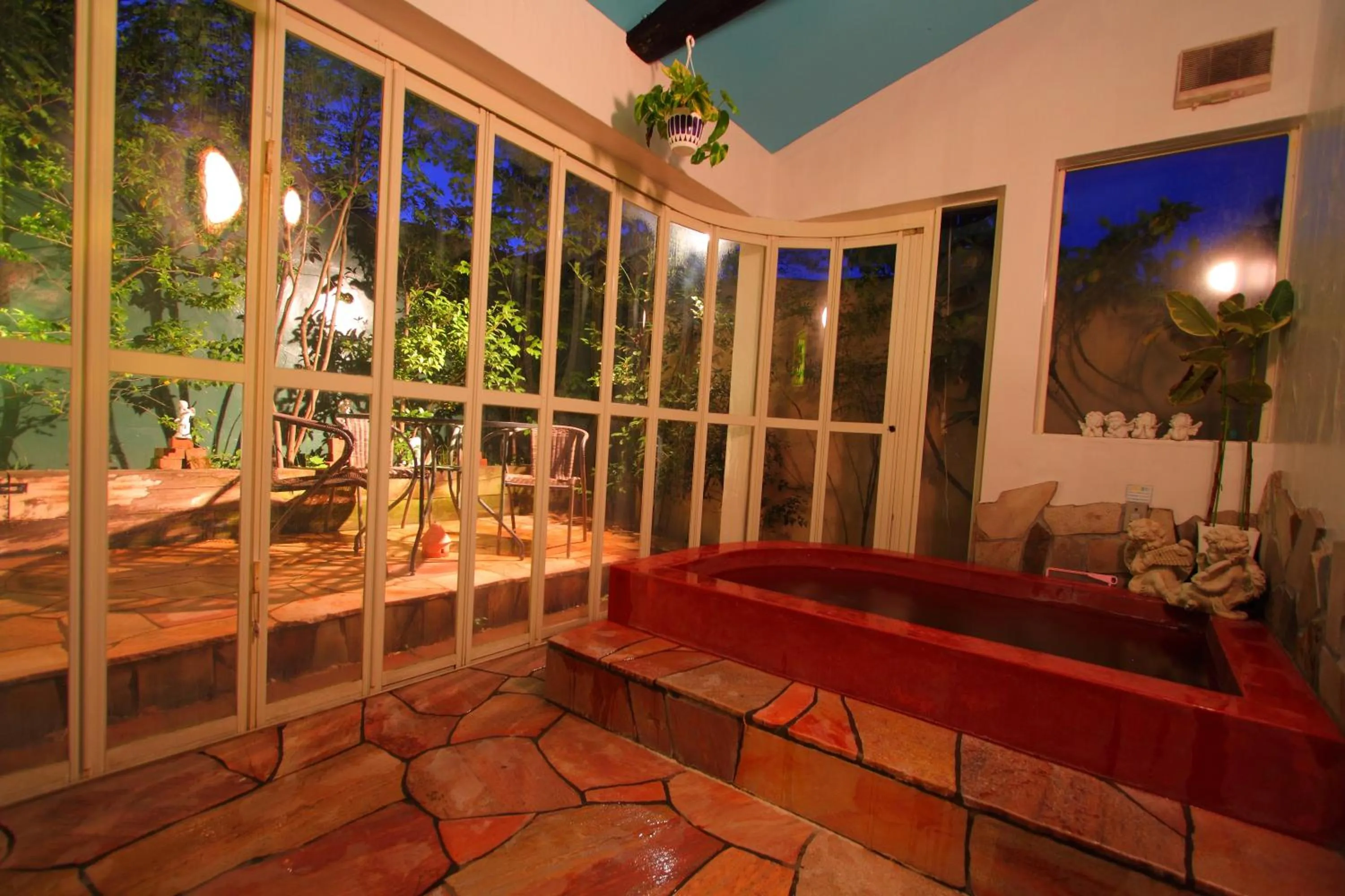 Open Air Bath in Scotch Court