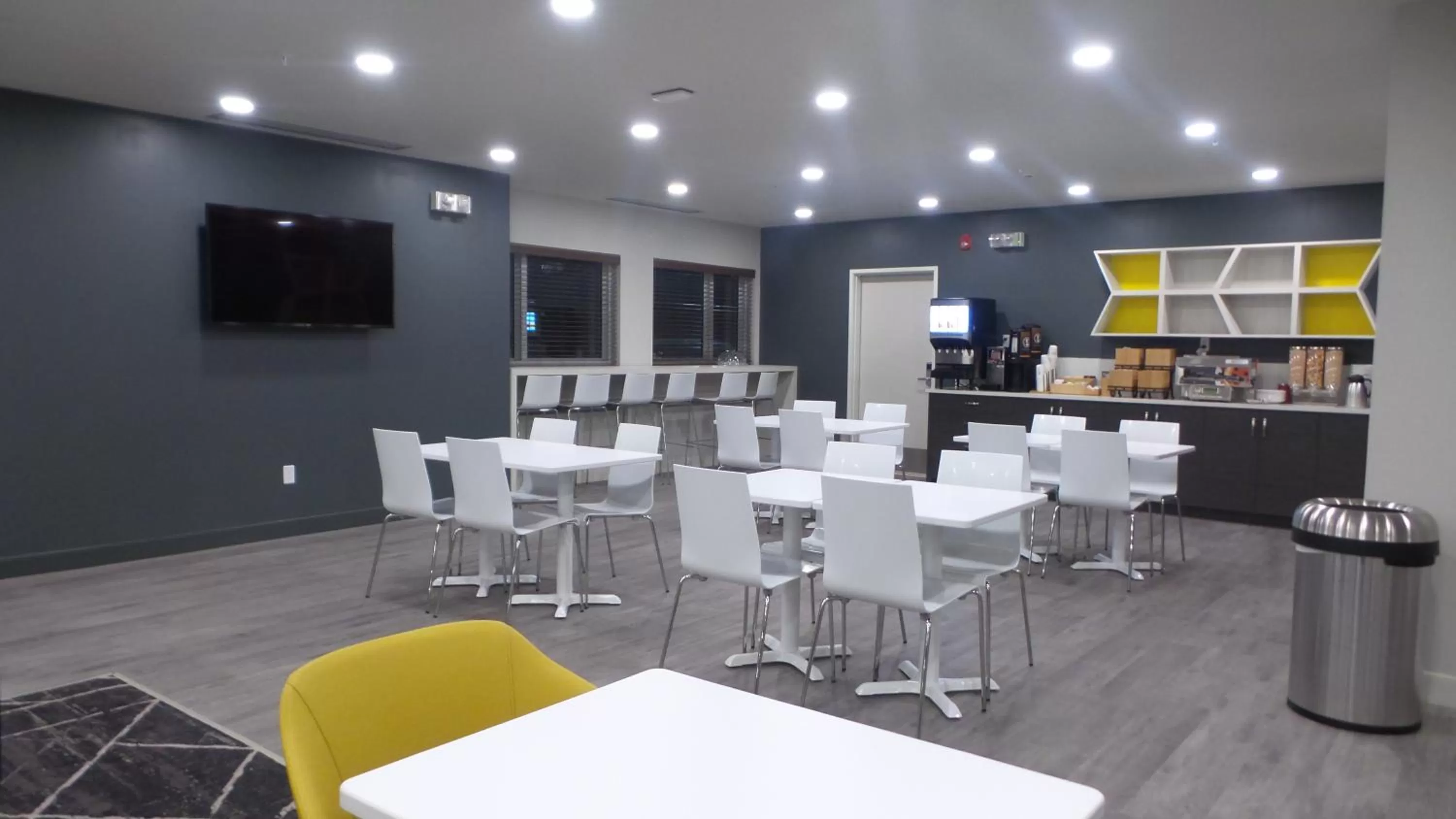 Buffet breakfast in Microtel Inn & Suites by Wyndham Portage La Prairie