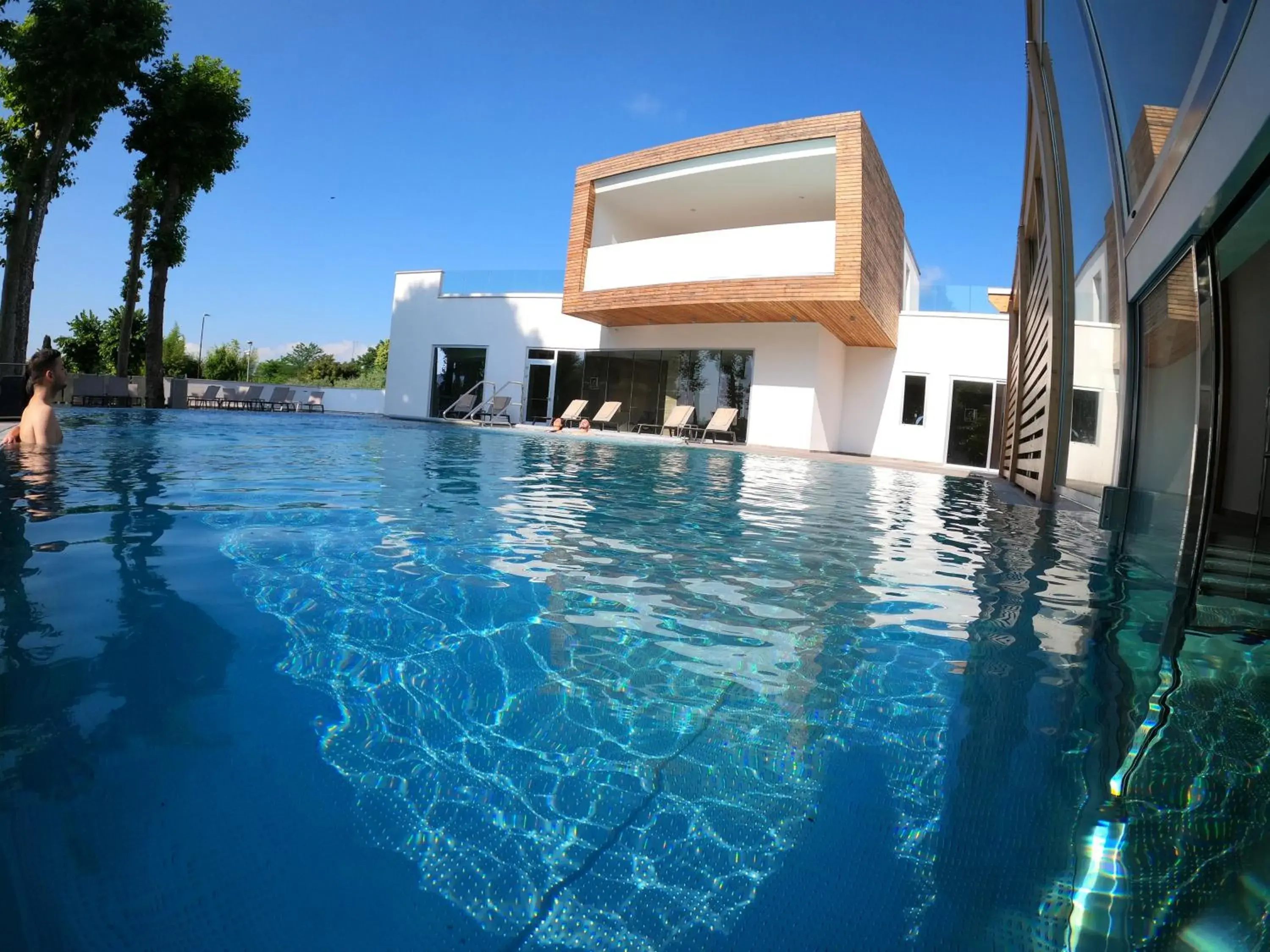 Swimming Pool in Hotel Fontana Olente
