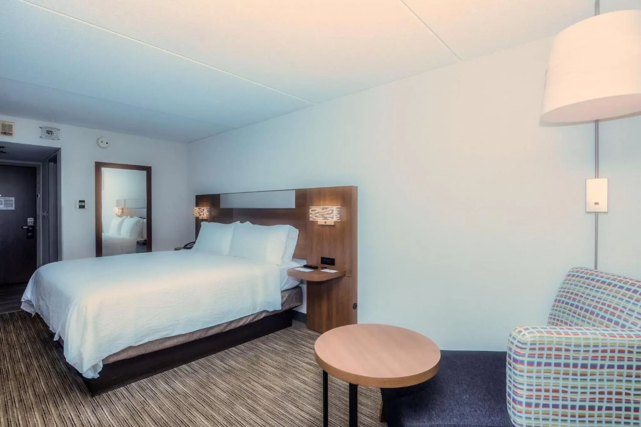 Photo of the whole room, Bed in Holiday Inn Express Saugus Logan Airport, an IHG hotel