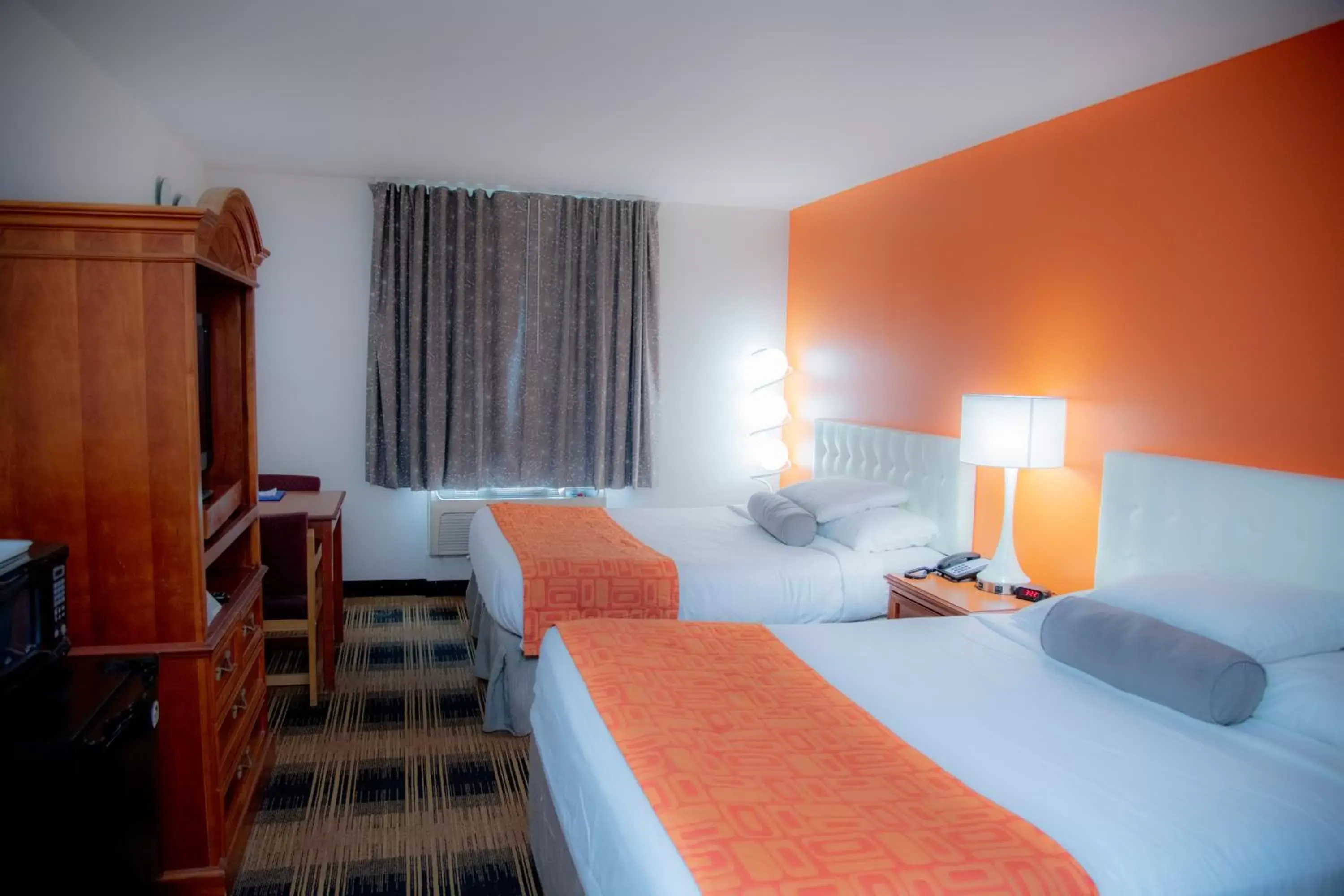 Other, Bed in Howard Johnson by Wyndham Allentown/Dorney Hotel & Suites