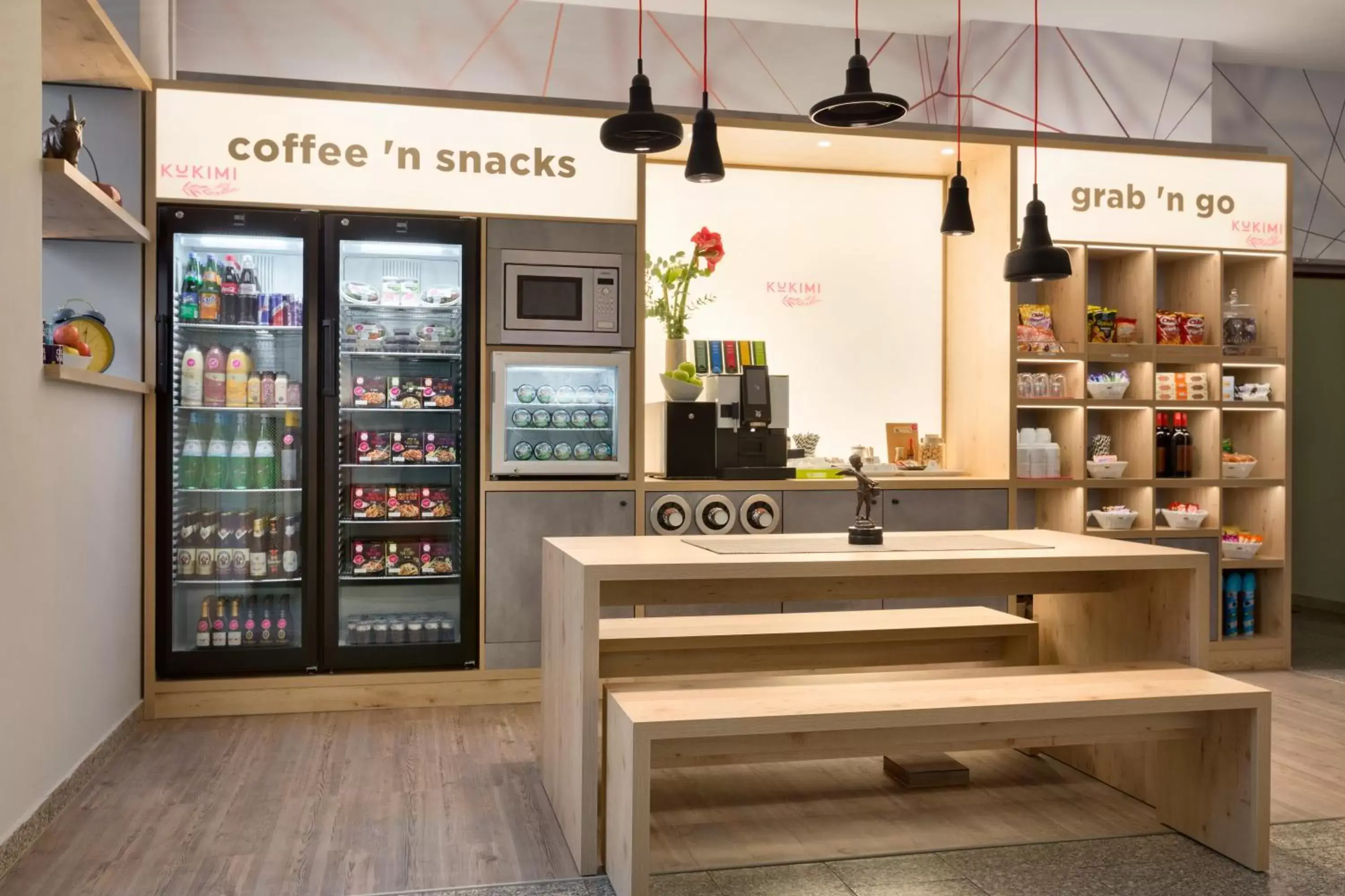 Lounge or bar in Ramada by Wyndham München Airport Lounge or bar in Ramada by Wyndham München Airport