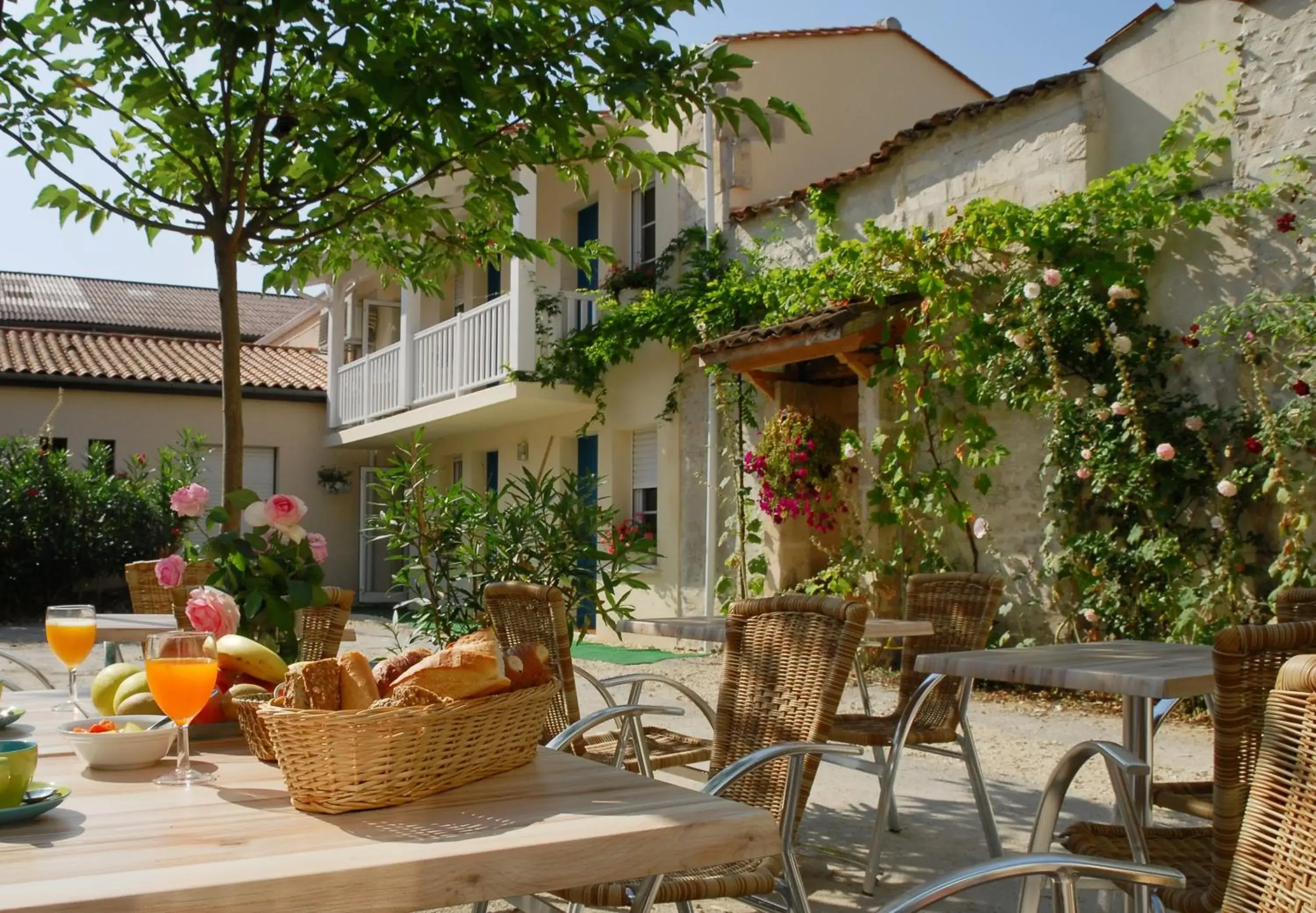 Patio, Property Building in Cit'Hotel Le Cheval Blanc