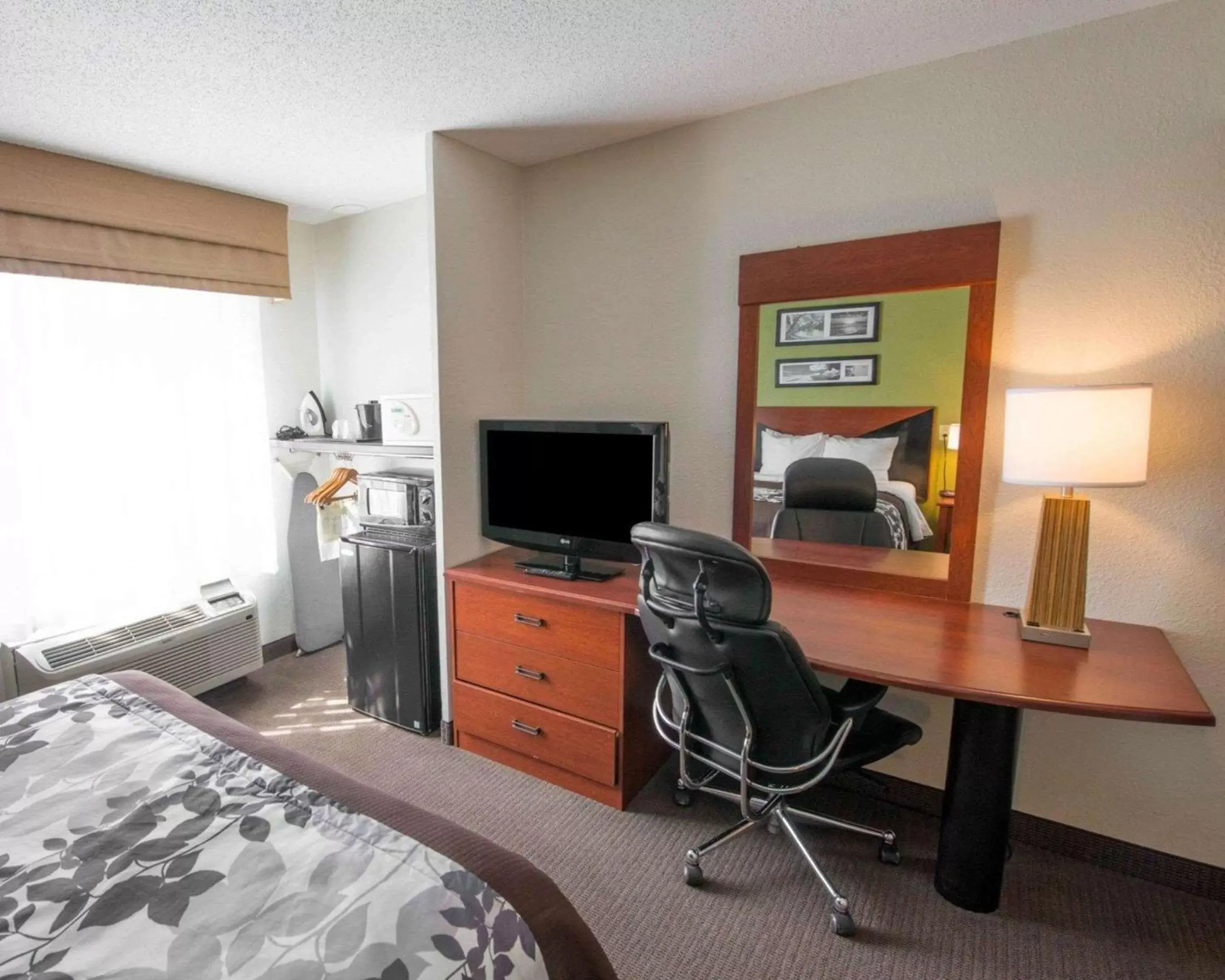 Photo of the whole room, TV/Entertainment Center in Sleep Inn & Suites Princeton I-77
