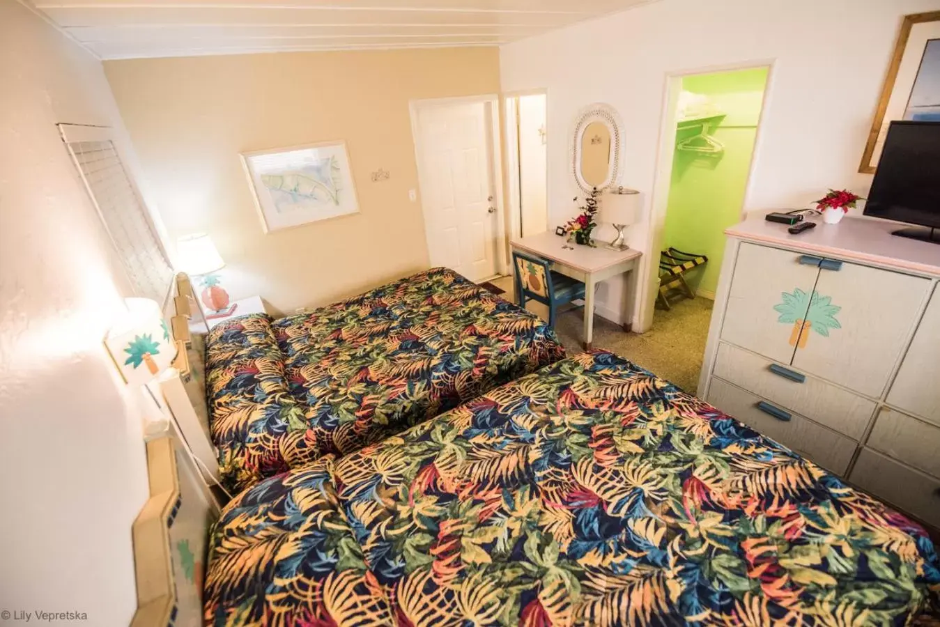 Photo of the whole room, Bed in Ocean Inn