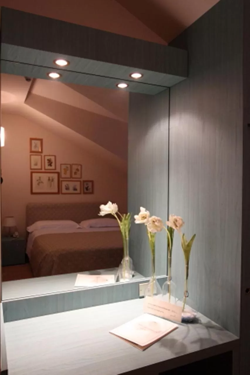 Decorative detail, Bed in Hotel Globo