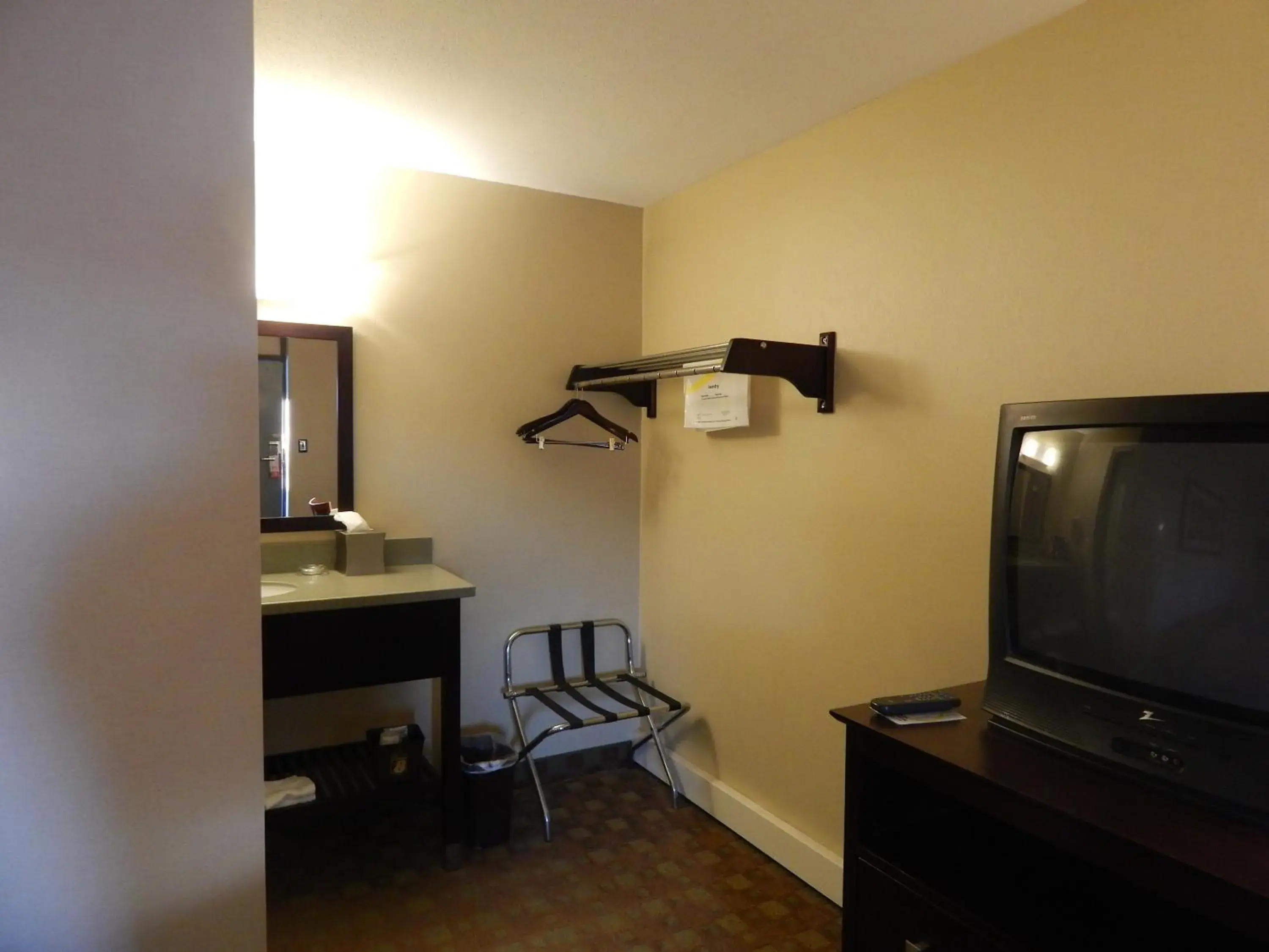 Bedroom, TV/Entertainment Center in Super 8 by Wyndham White River Junction
