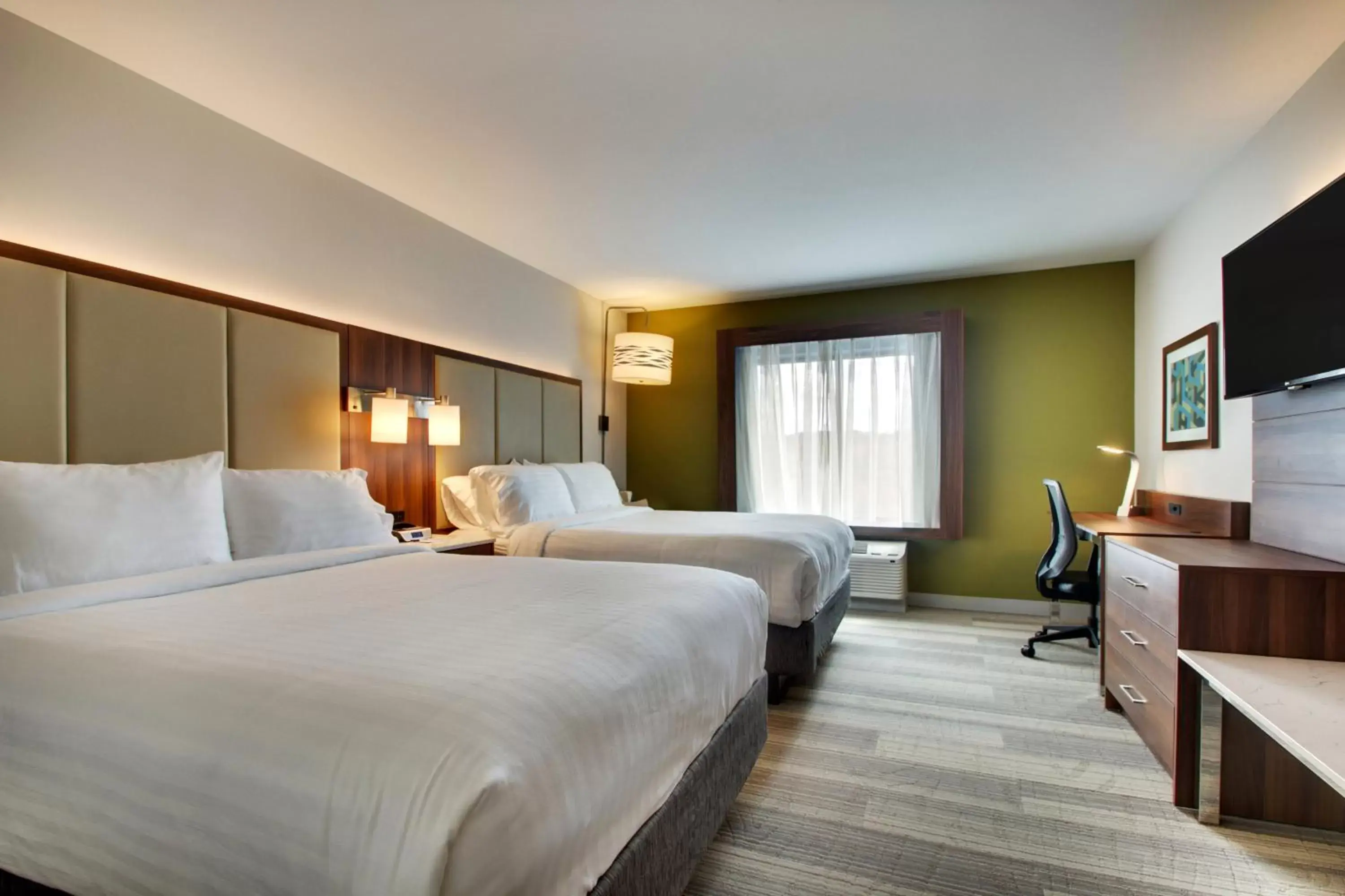 Photo of the whole room, Bed in Holiday Inn Express & Suites Helen, an IHG Hotel