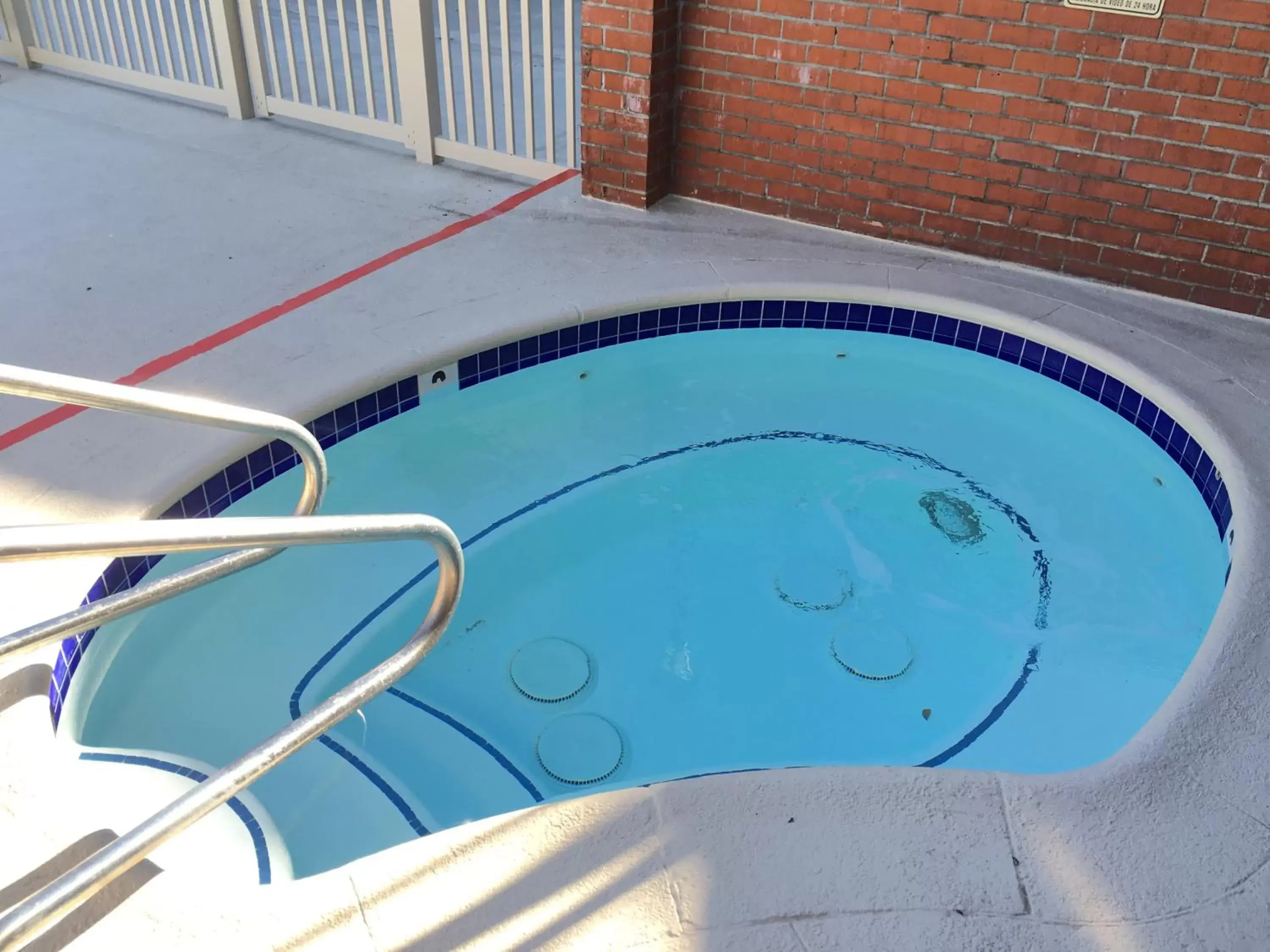 Hot Tub, Swimming Pool in Pea Soup Andersen's Inn