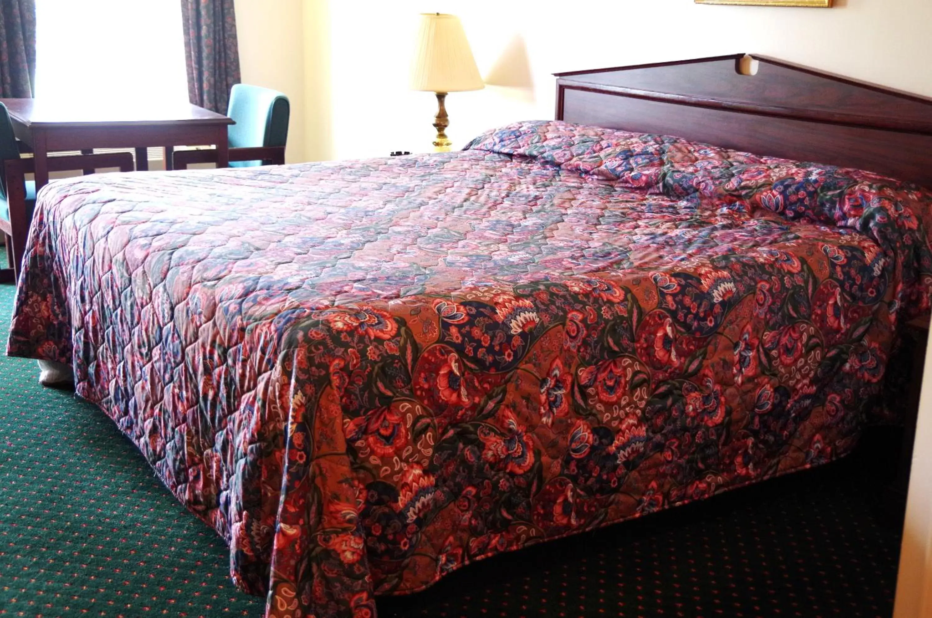 Bed, Room Photo in American Motel - Lenoir