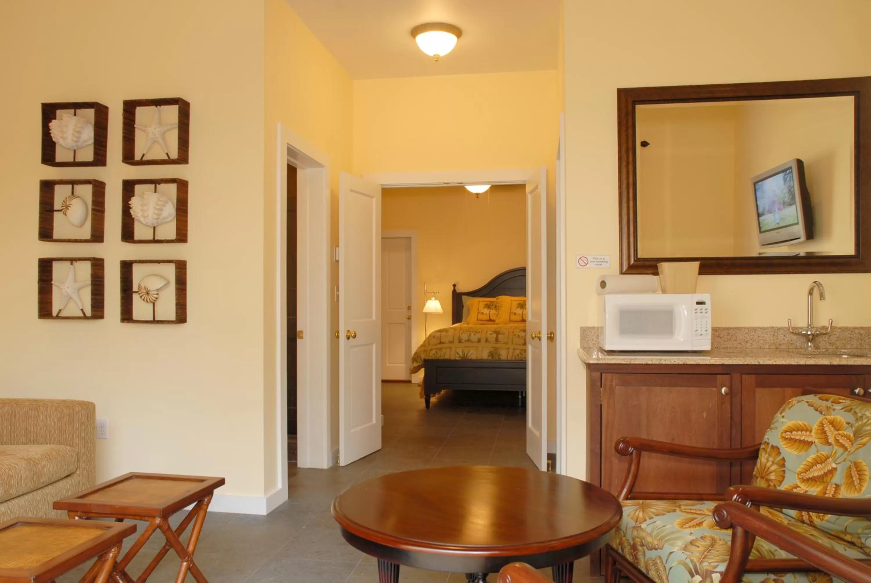 Photo of the whole room, Bed in Douglas House