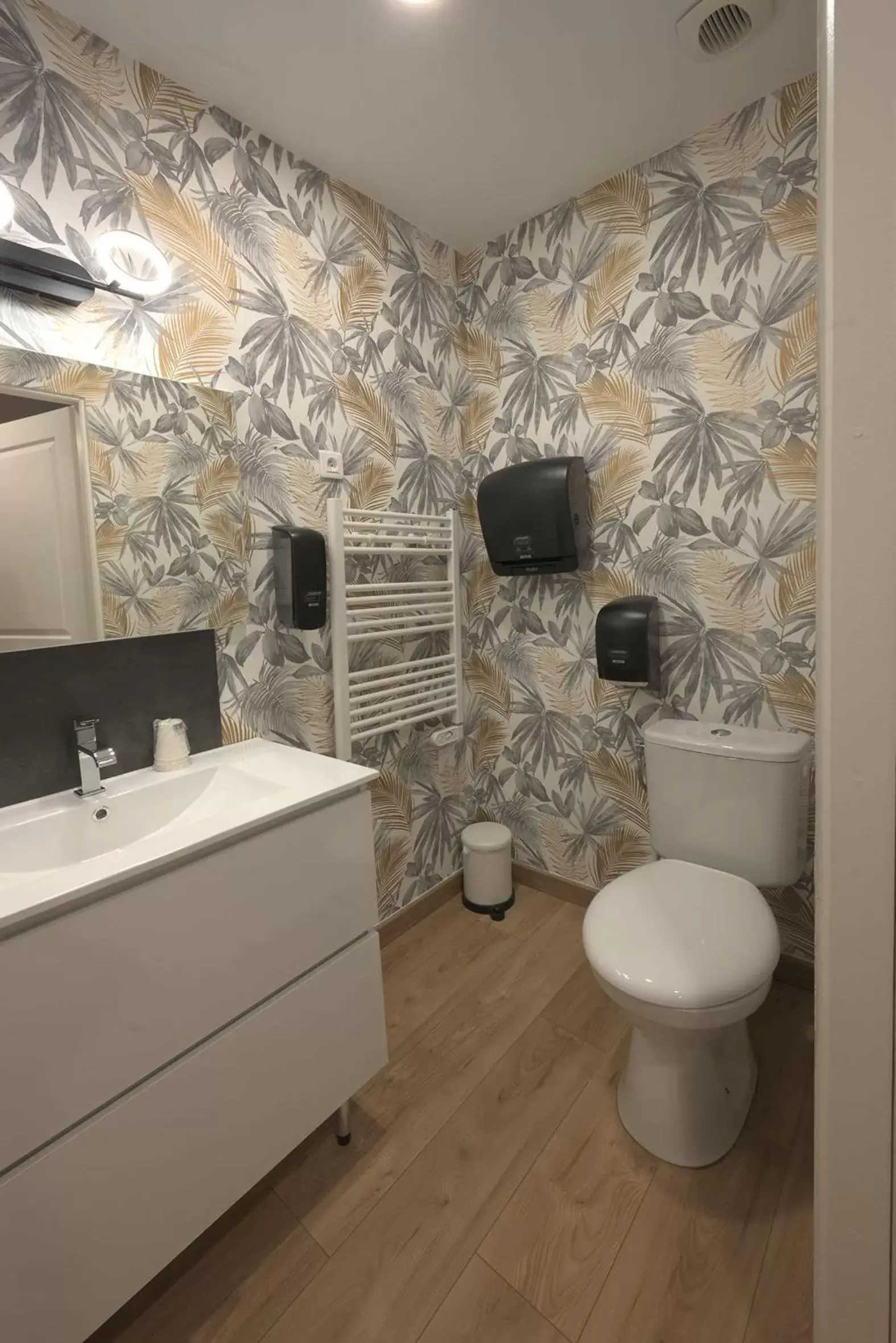 Bathroom in Hotel De La Croisee