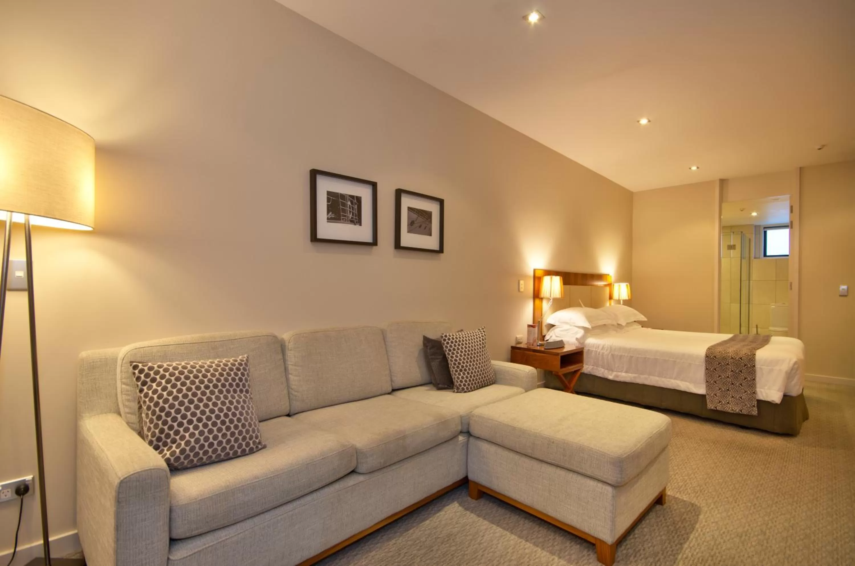 Seating area, Bed in The Rees Hotel & Luxury Apartments